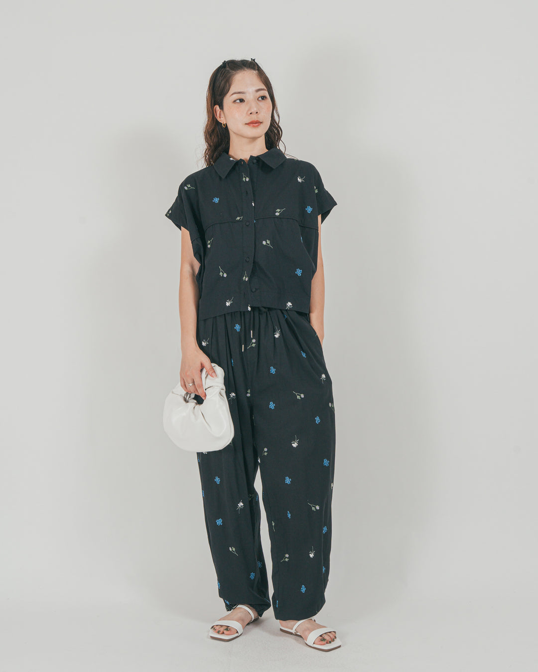 ［SET］Flower刺繍コクーンシャツ + Flower刺繍リラックスパンツ（2SET）