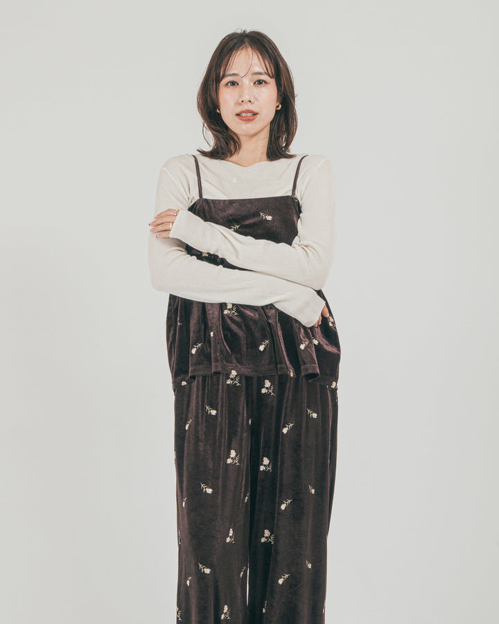 ［SET］Flower刺繍 ベロアペプラムキャミ + Flower刺繍 ベロアパンツ（2SET）
