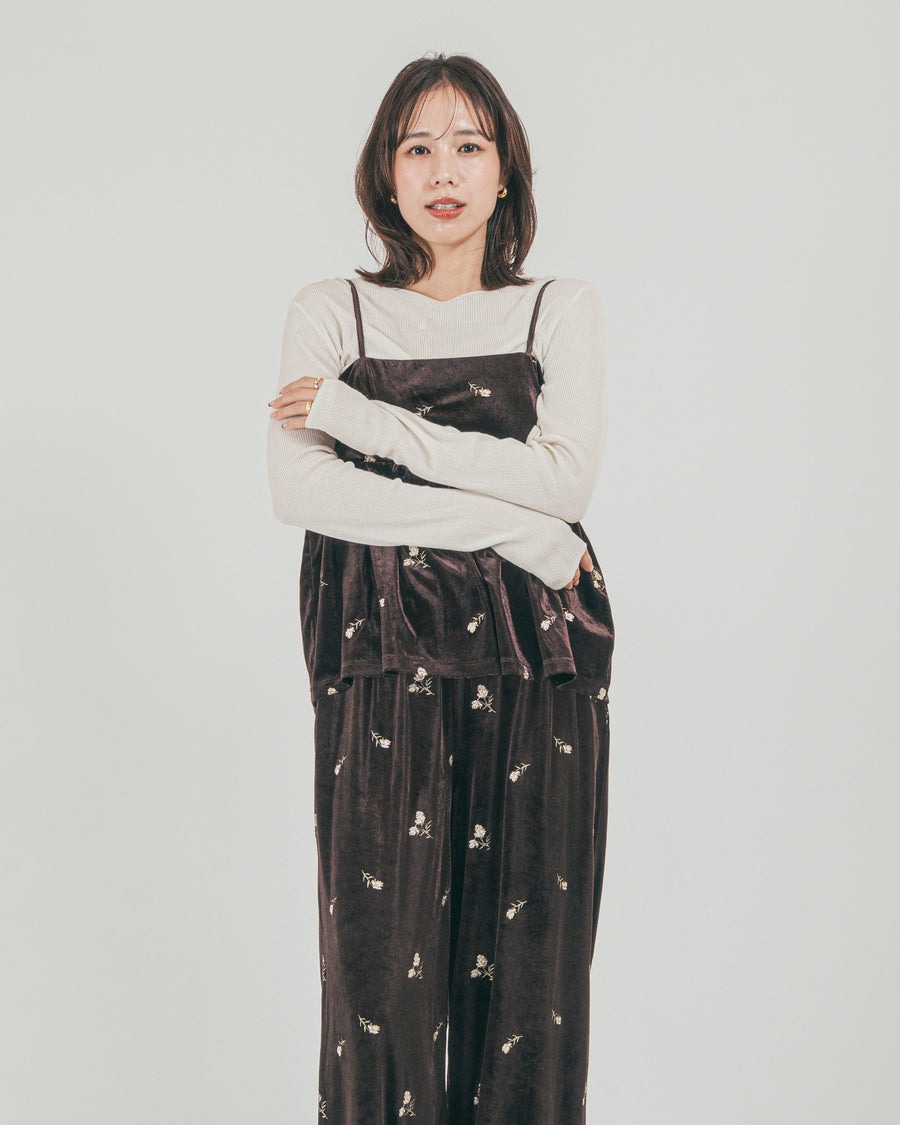 ［SET］Flower刺繍 ベロアペプラムキャミ + Flower刺繍 ベロアパンツ（2SET）