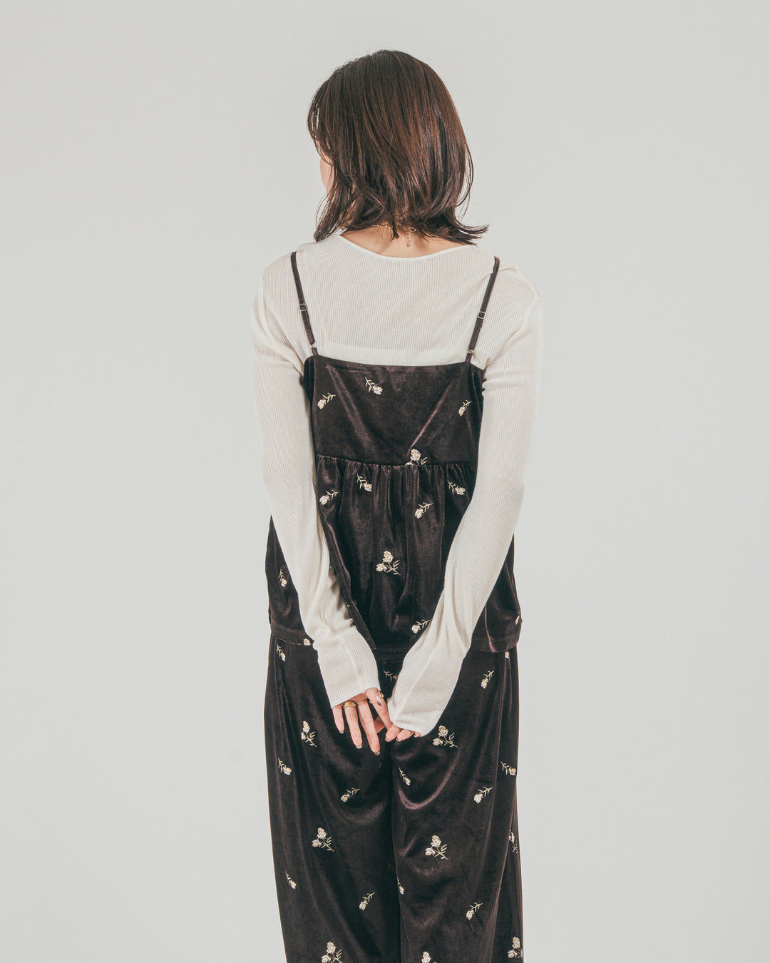 ［SET］Flower刺繍 ベロアペプラムキャミ + Flower刺繍 ベロアパンツ（2SET）