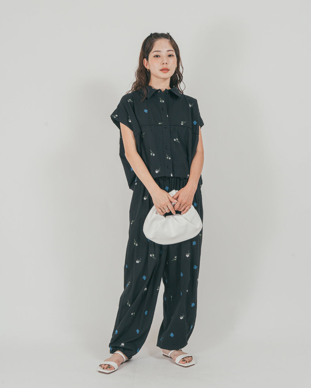 ［SET］Flower刺繍コクーンシャツ + Flower刺繍リラックスパンツ（2SET）