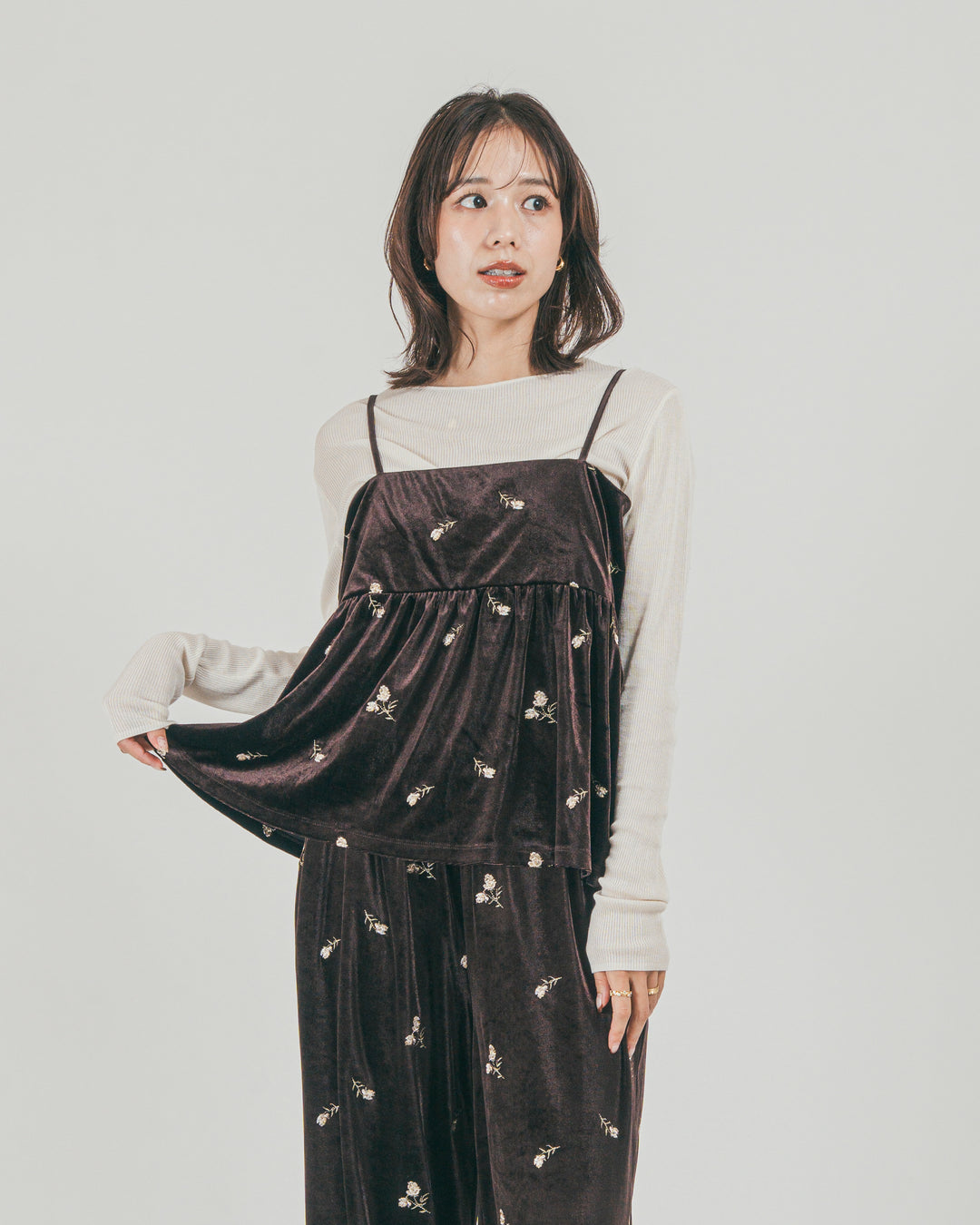 ［SET］ステンカラースウェードブルゾン + Flower刺繍 ベロアペプラムキャミ + Flower刺繍 ベロアパンツ（3SET）