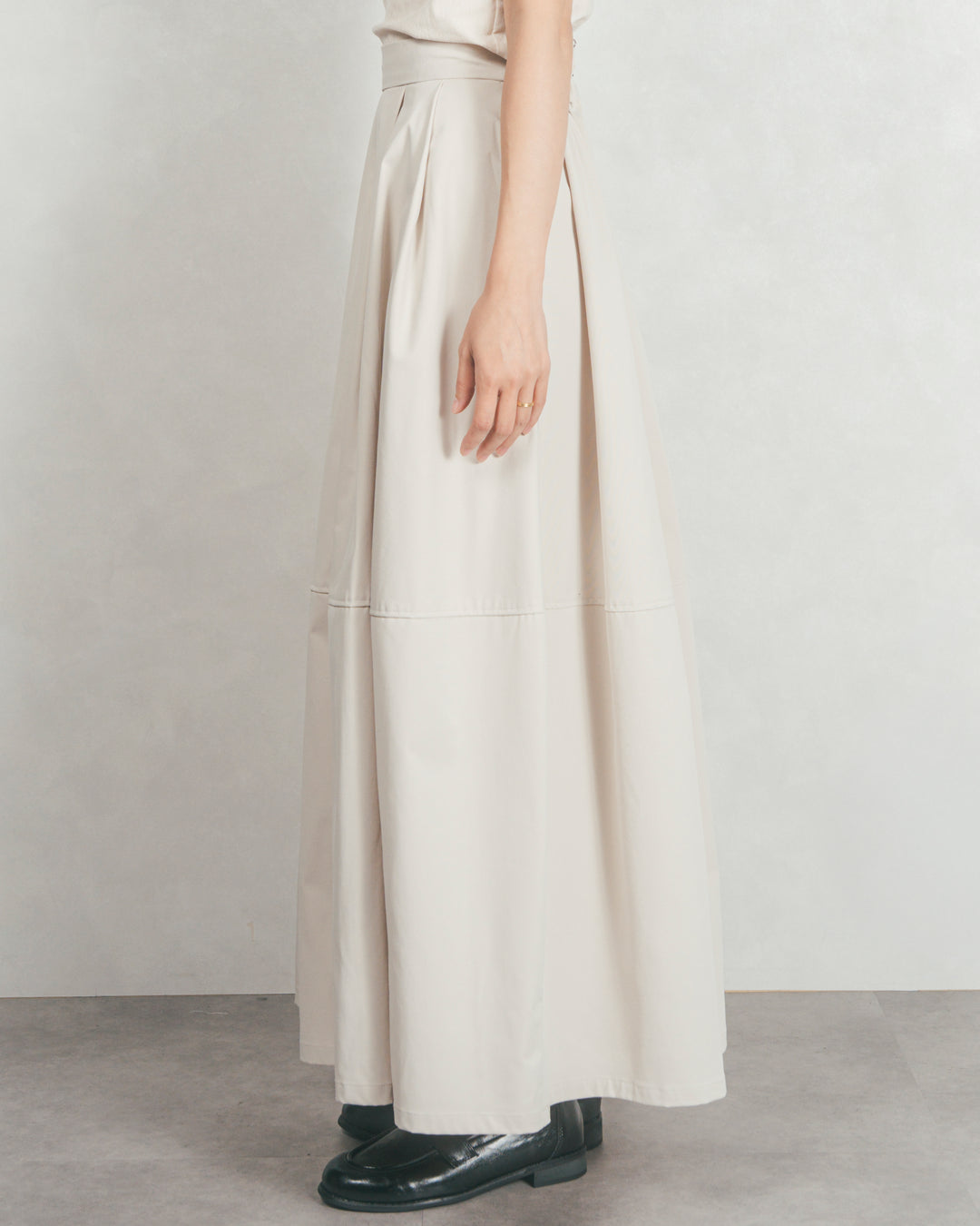 コクーンシルエットロングスカート (IVORY)