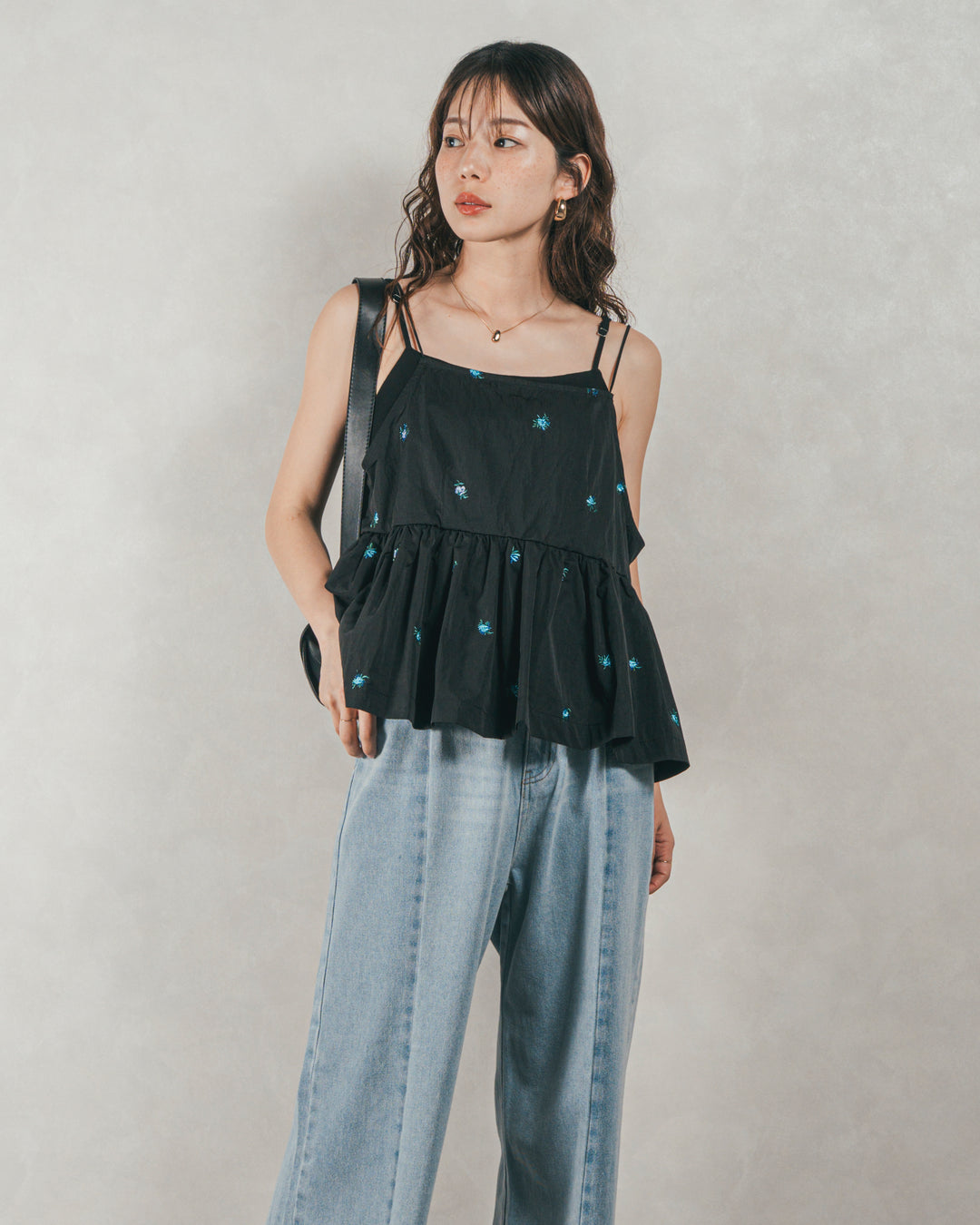 ［SET］Flower刺繍　ボリュームキャミ + 10oz ニュアンスバイカラー リラックスワイドデニム（2SET）