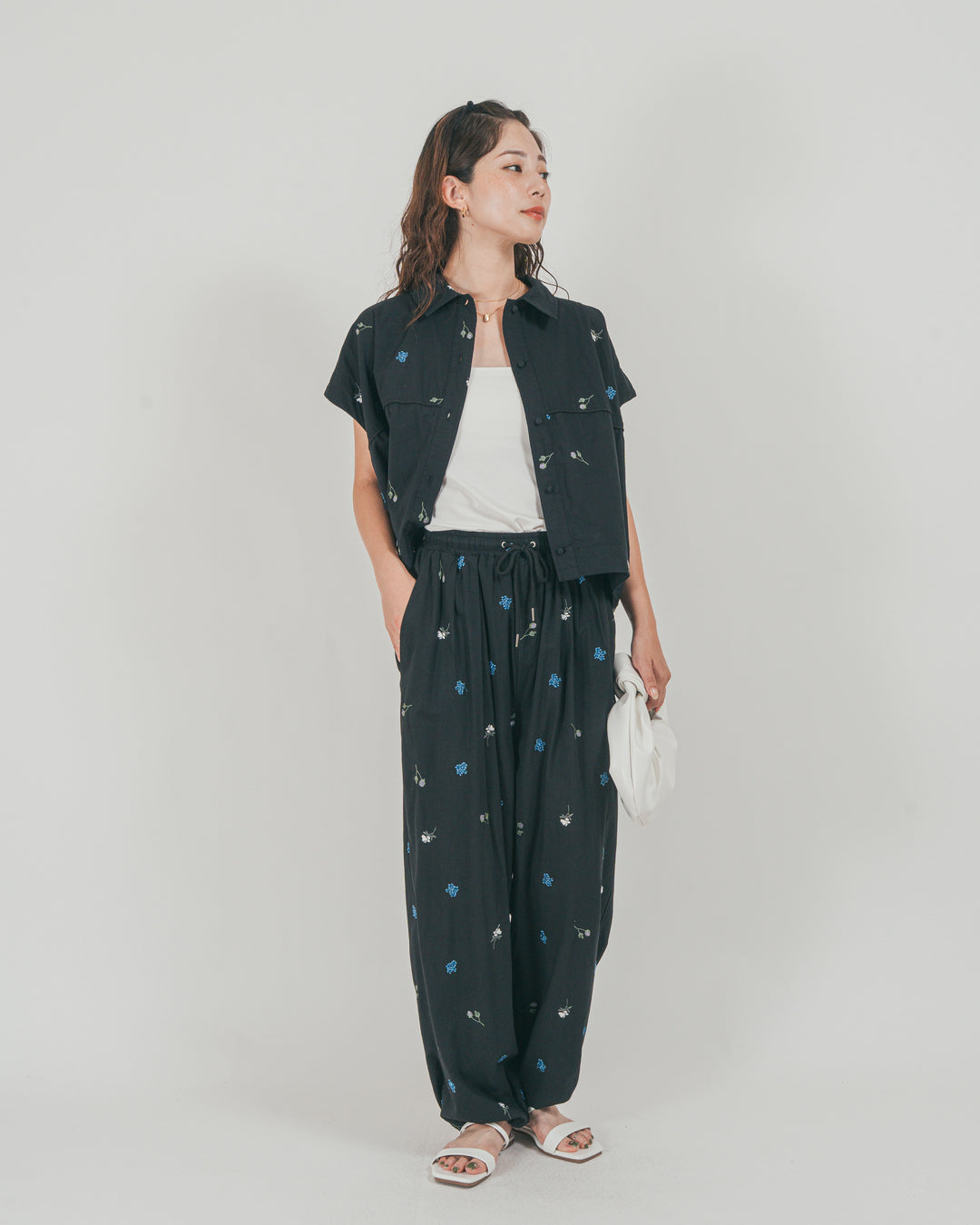 ［SET］Flower刺繍コクーンシャツ + Flower刺繍リラックスパンツ（2SET）