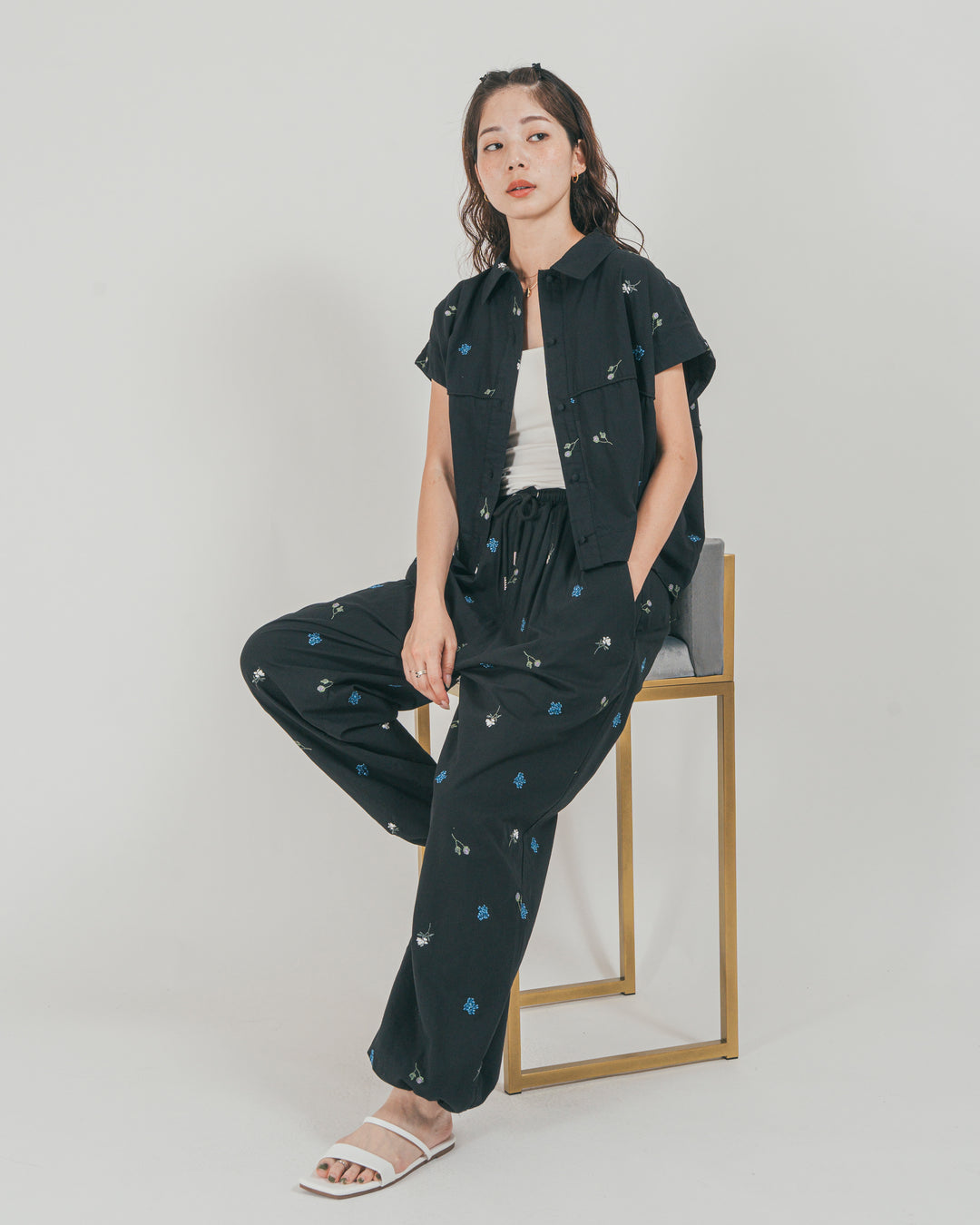 ［SET］Flower刺繍コクーンシャツ + Flower刺繍リラックスパンツ（2SET）
