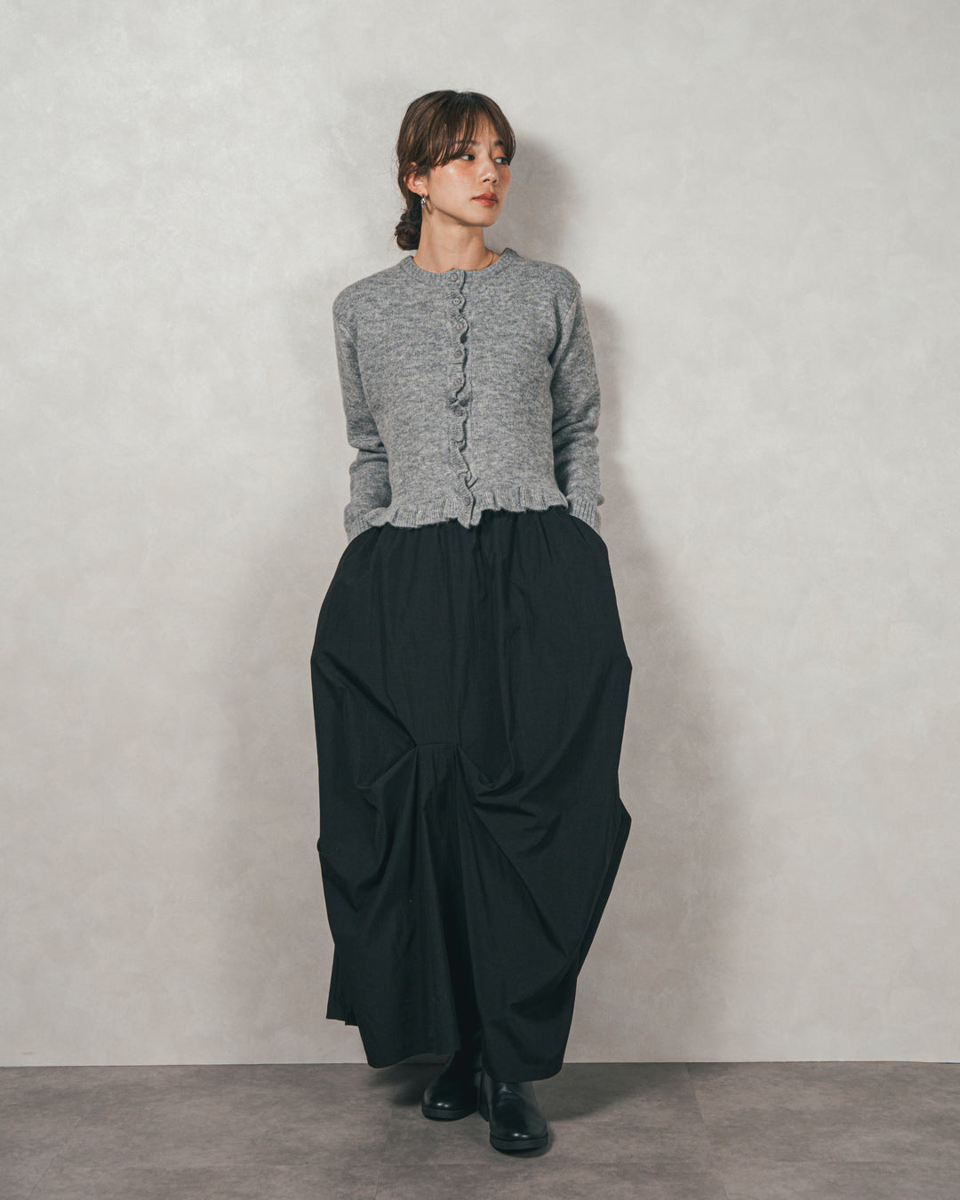 ［SET］フロントフリルメランジニットカーデ+ヴィンテージブロードランダムタックスカート（2SET）