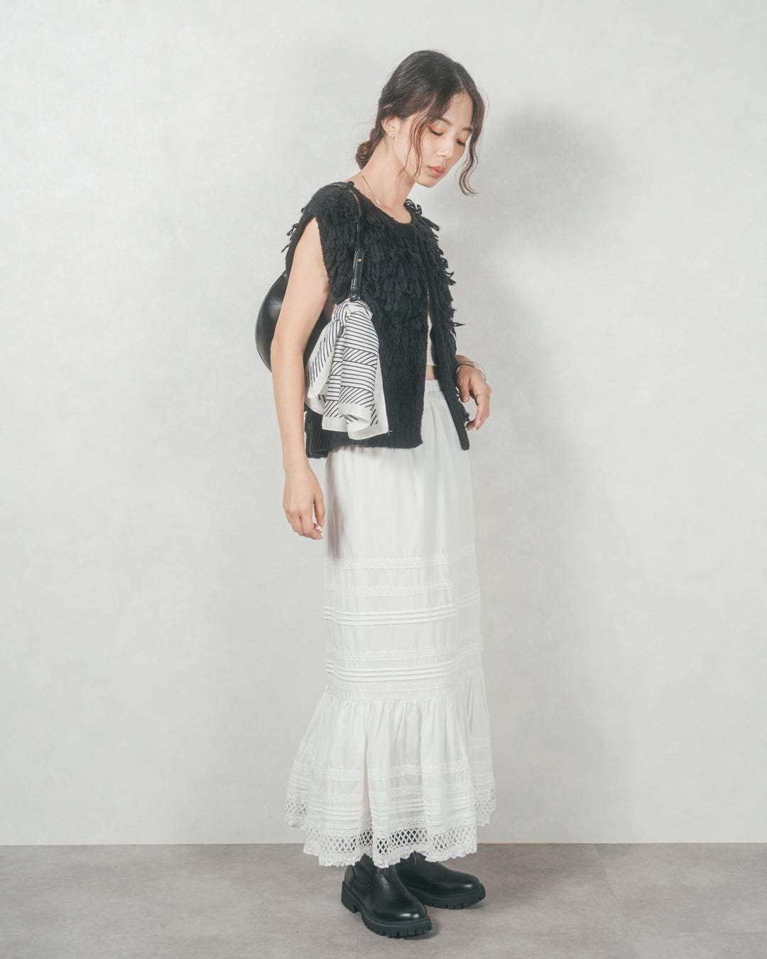 ループ編みフリンジニットベスト (BLACK)