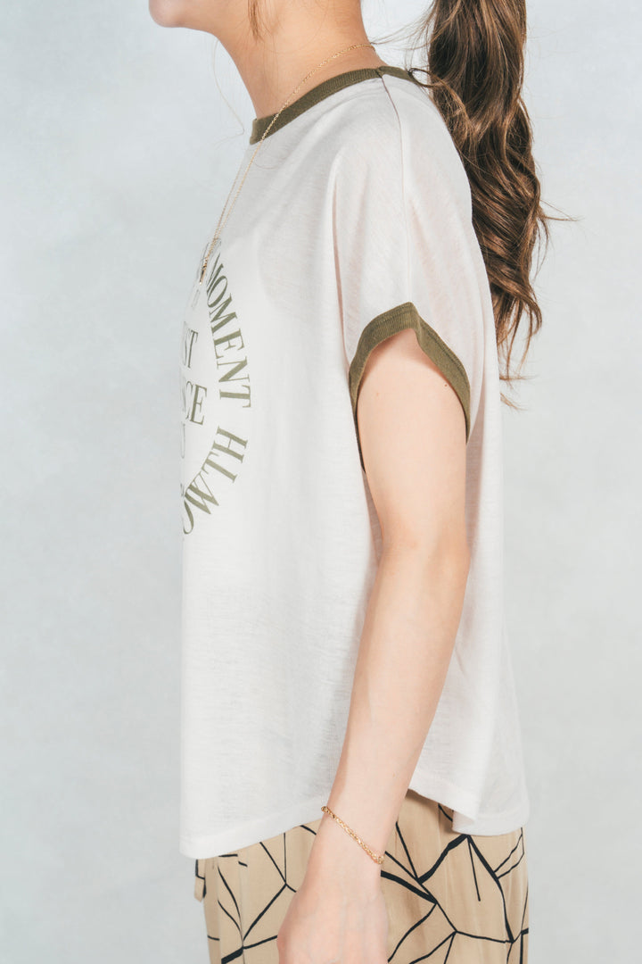 ロゴプリントリンガーT(KHAKI x OFF WHITE)