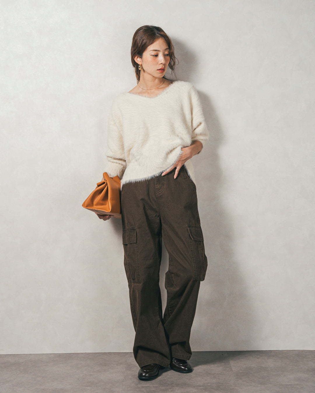 ［SET］2-Way オフショルフェザーニット+ピグメントツイルカーゴパンツ（2SET）