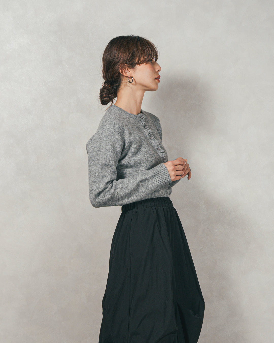 ［SET］フロントフリルメランジニットカーデ+ヴィンテージブロードランダムタックスカート（2SET）