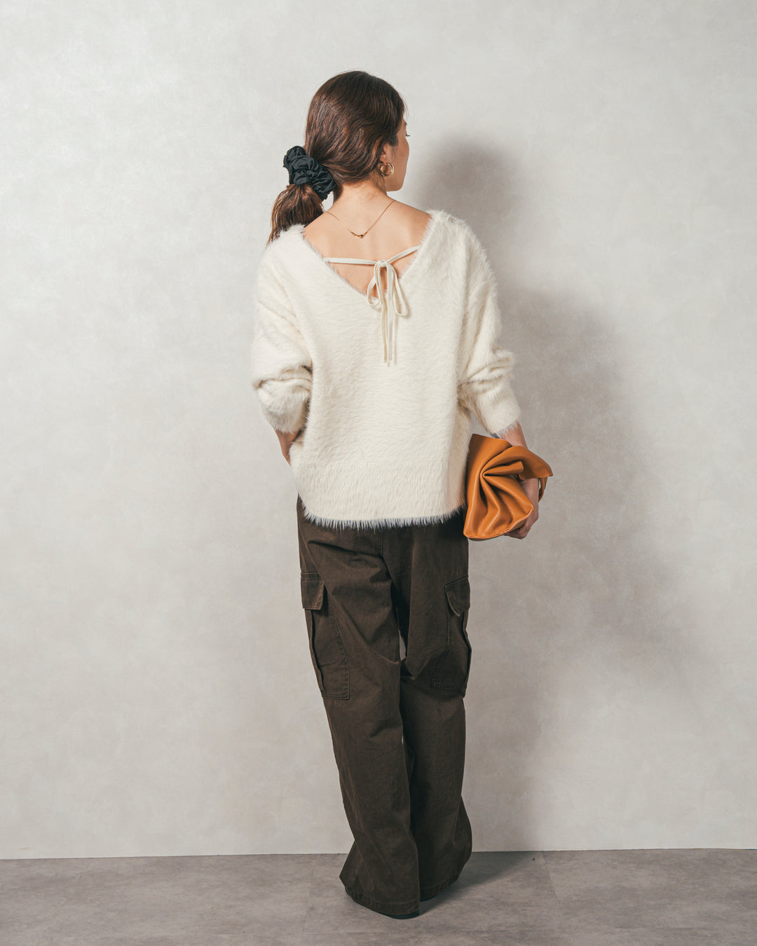 ［SET］2-Way オフショルフェザーニット+ピグメントツイルカーゴパンツ（2SET）