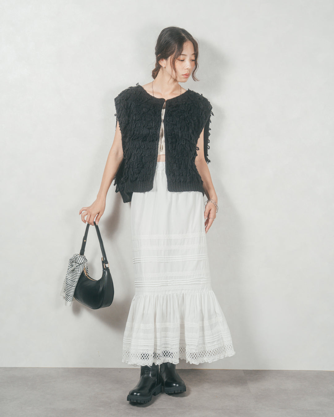 ループ編みフリンジニットベスト (BLACK)