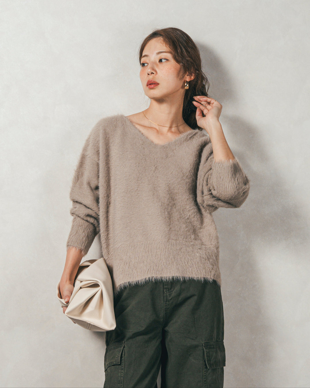 ［SET］2-Way オフショルフェザーニット+ピグメントツイルカーゴパンツ（2SET）