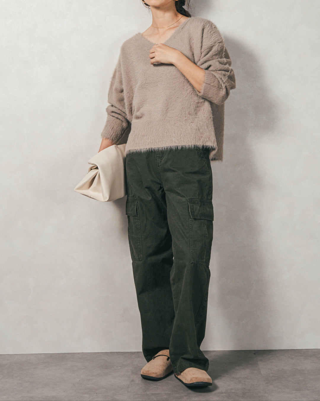 ［SET］2-Way オフショルフェザーニット+ピグメントツイルカーゴパンツ（2SET）