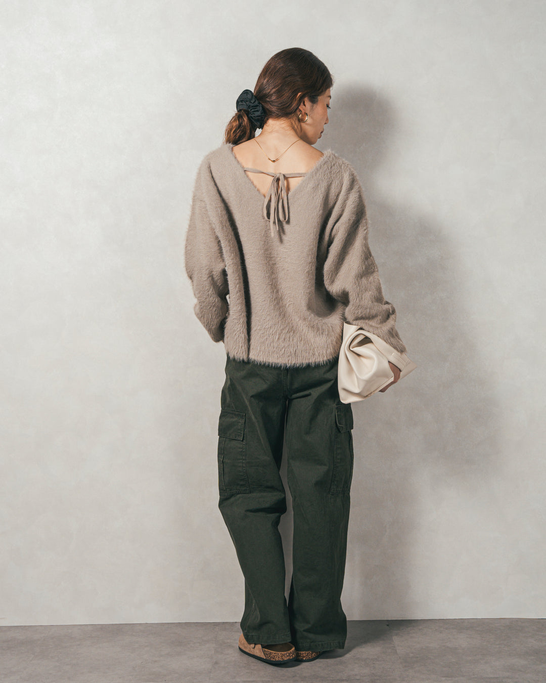 ［SET］2-Way オフショルフェザーニット+ピグメントツイルカーゴパンツ（2SET）