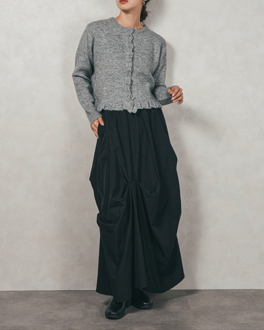 ［SET］フロントフリルメランジニットカーデ+ヴィンテージブロードランダムタックスカート（2SET）