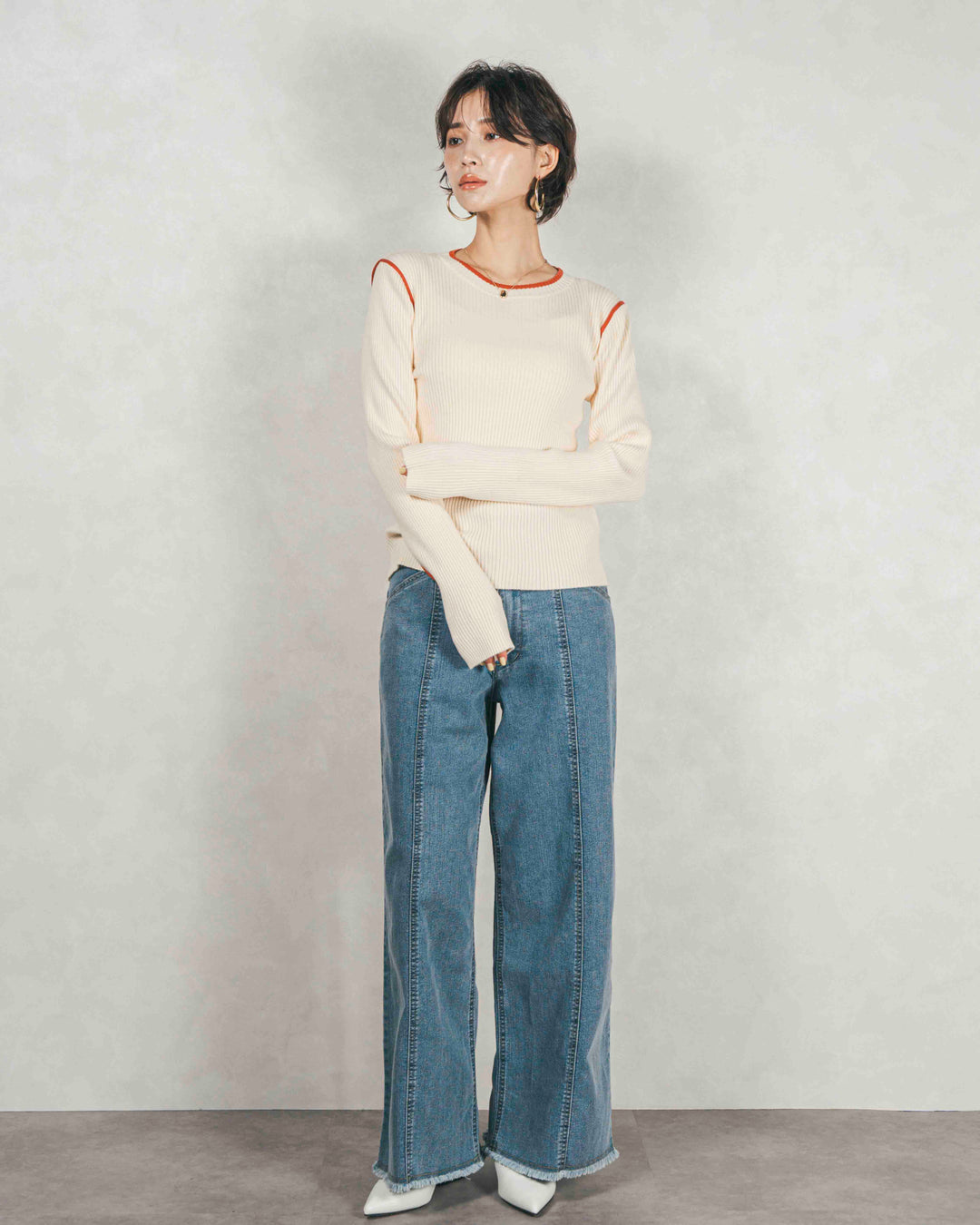 バイカラークルーネックニットトップス（IVORY x ORENGE）