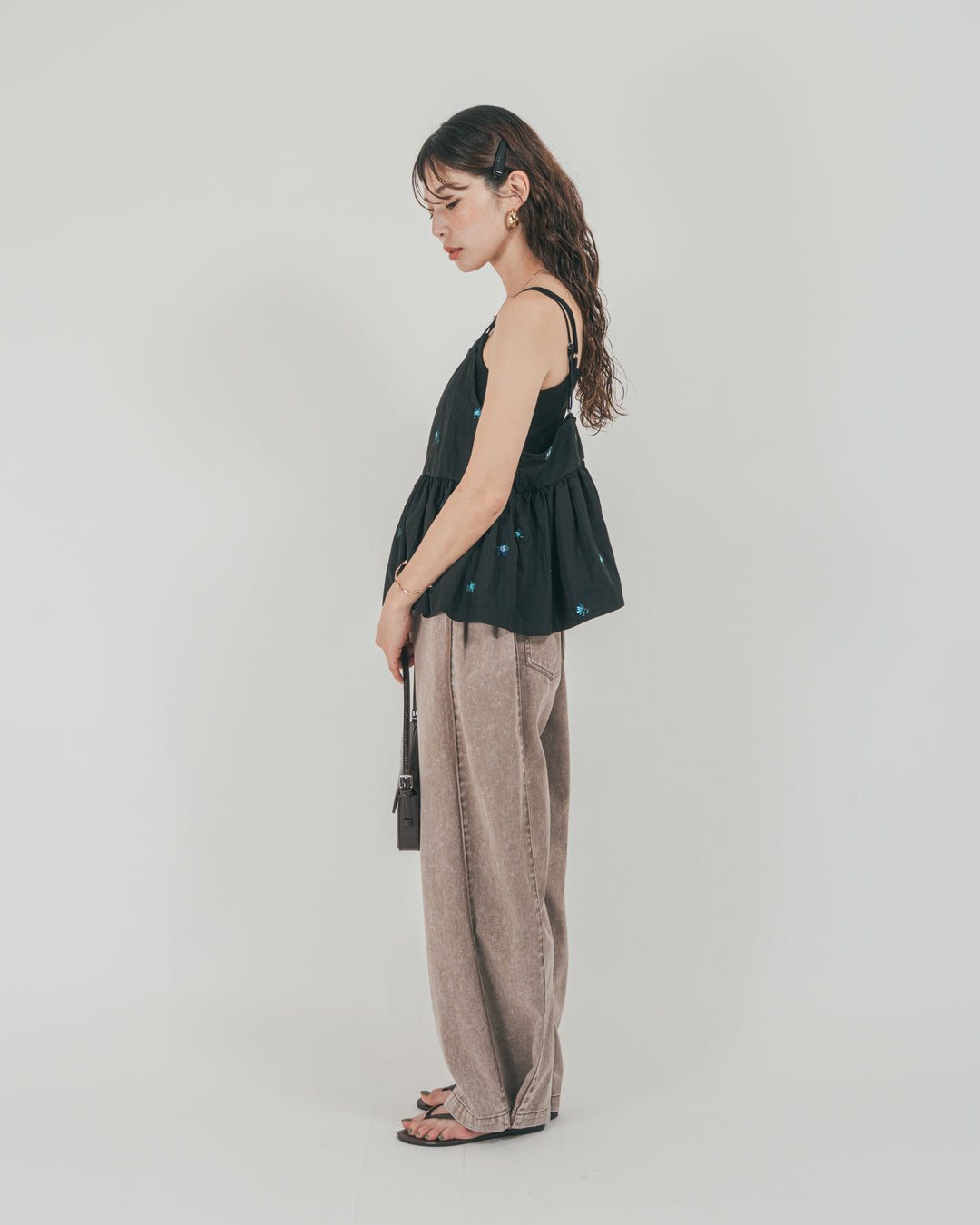 ［SET］Flower刺繍　ボリュームキャミ + 10oz サイドタック リラックスデニムパンツ（2SET）