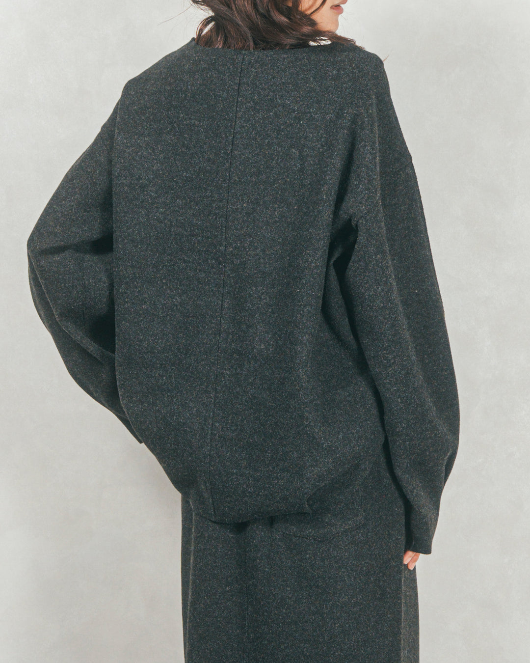 ［SET］Smoothニットソー Vネックプルオーバー+プリーツティアードLongスカート