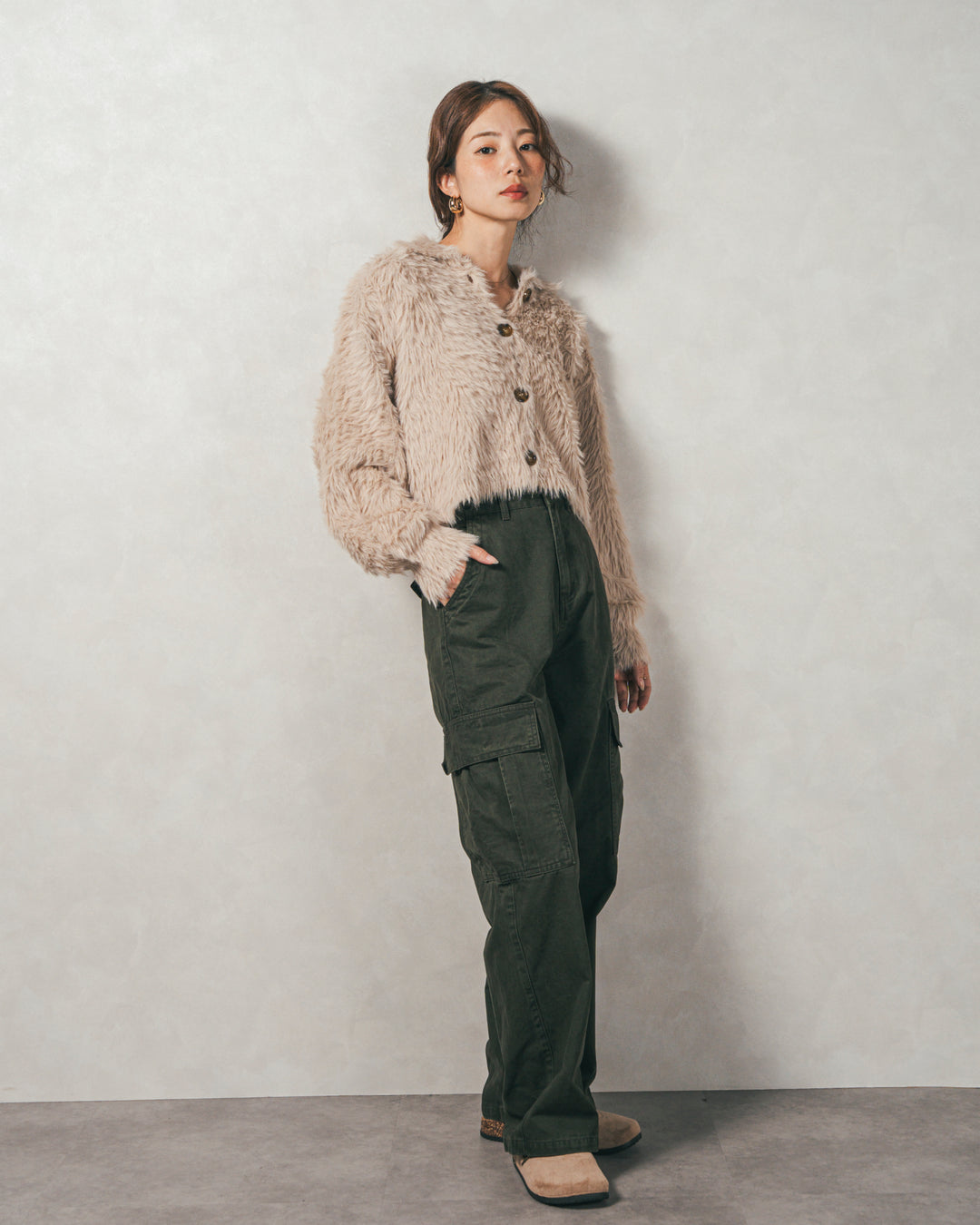 ［SET］フェザーヤーン 衿付きカーディガン+ピグメントツイルカーゴパンツ（2SET）