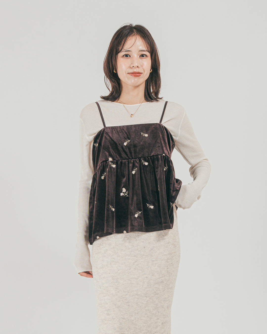 ［SET］Flower刺繍 ベロアペプラムキャミ + モヘア Narrowニットスカート（2SET）