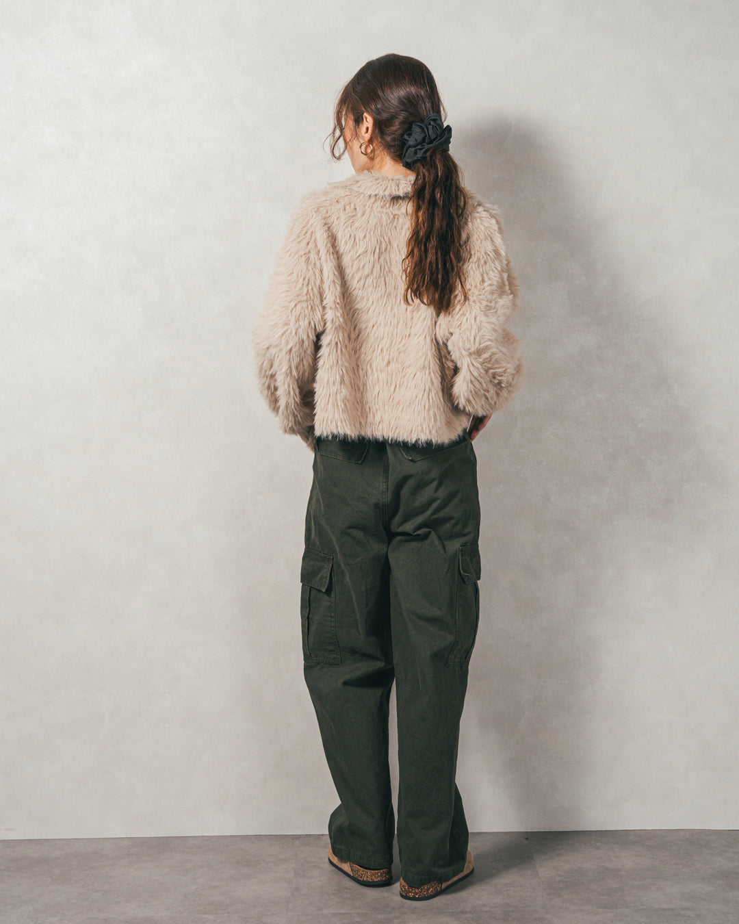 ［SET］フェザーヤーン 衿付きカーディガン+ピグメントツイルカーゴパンツ（2SET）