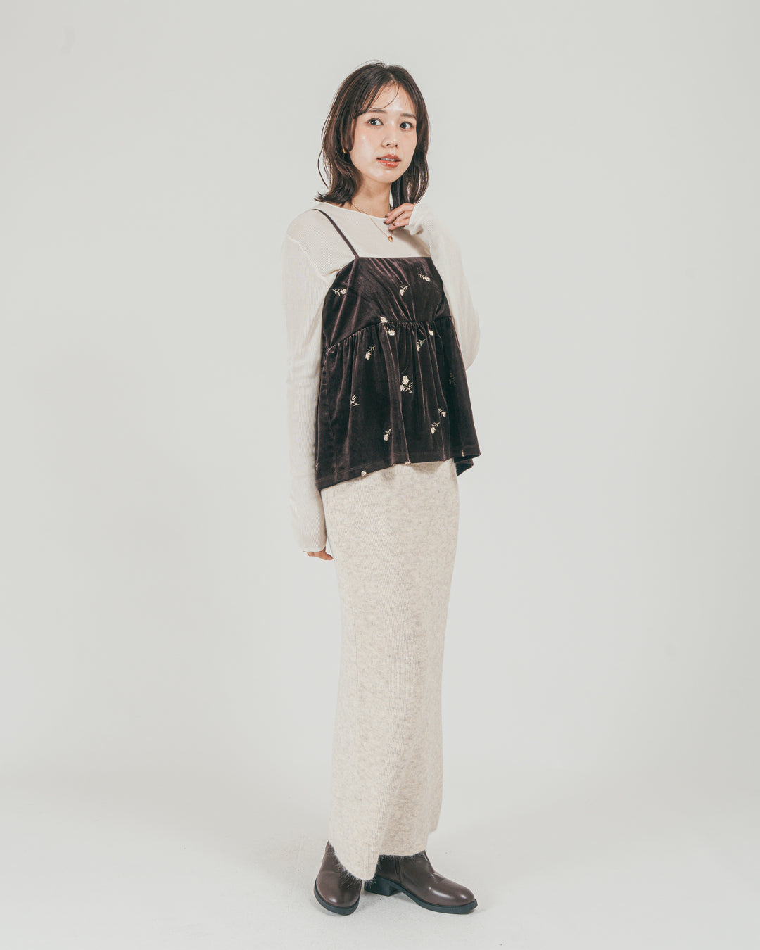 ［SET］Flower刺繍 ベロアペプラムキャミ + モヘア Narrowニットスカート（2SET）