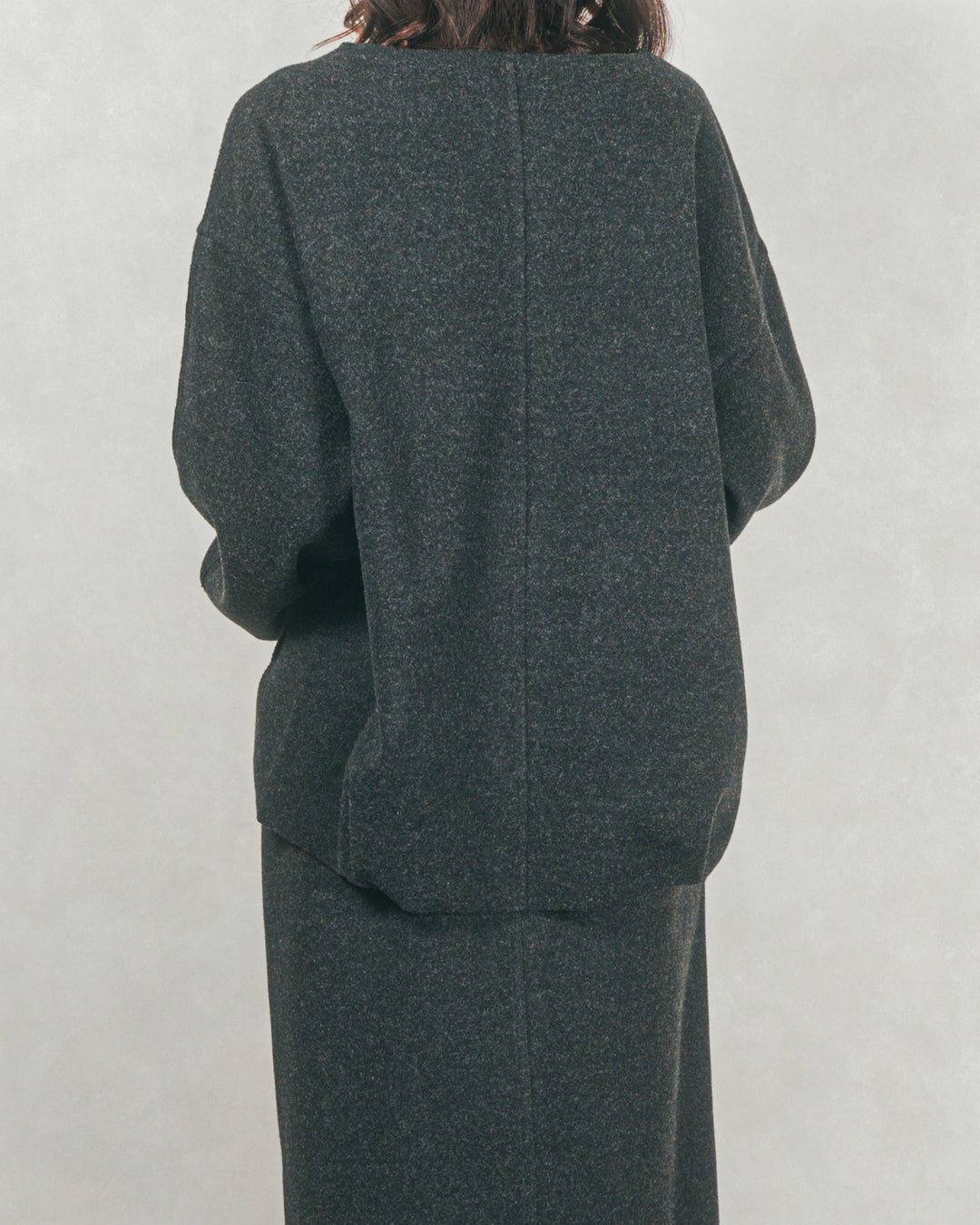 ［SET］Smoothニットソー Vネックプルオーバー+プリーツティアードLongスカート