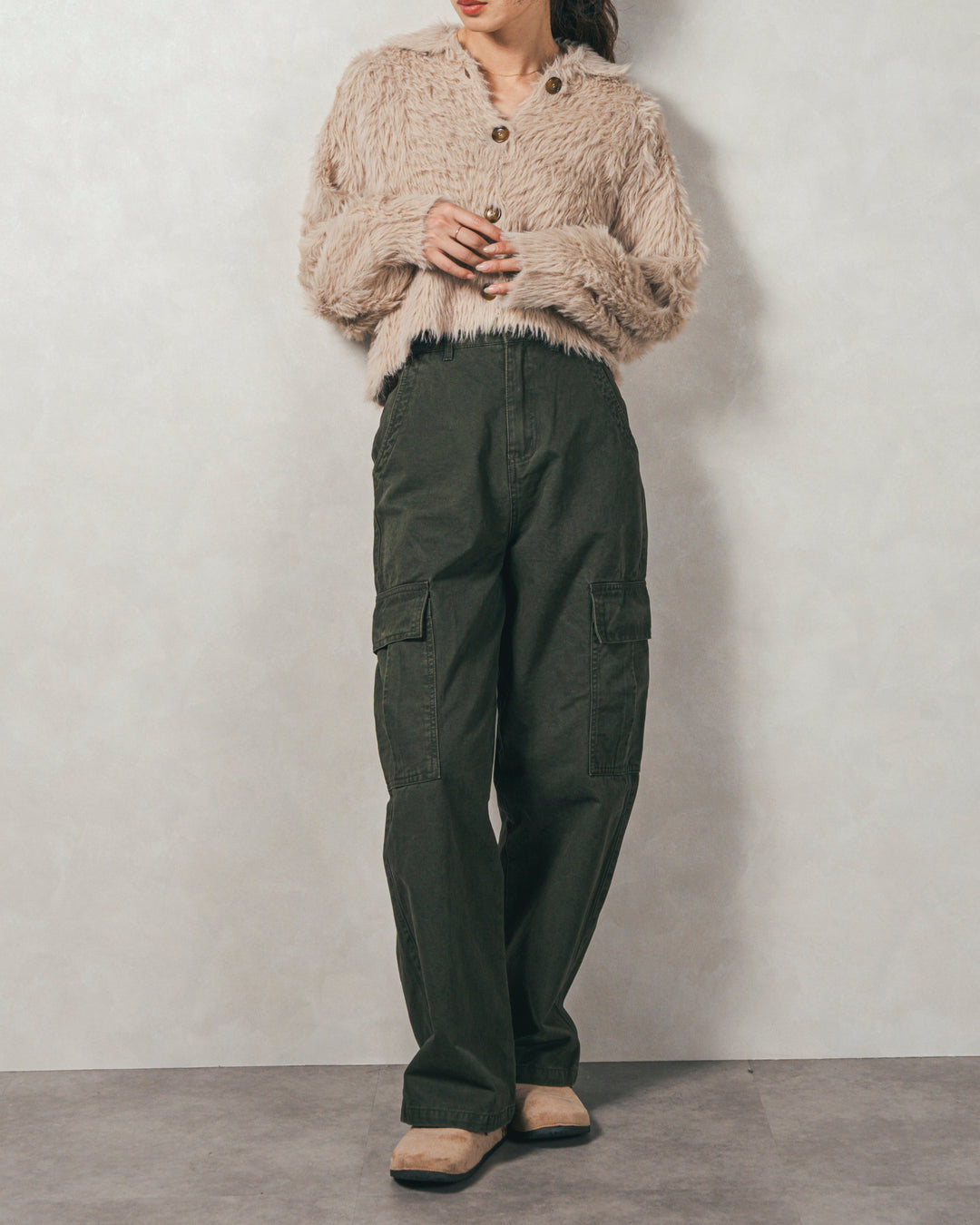 ［SET］フェザーヤーン 衿付きカーディガン+ピグメントツイルカーゴパンツ（2SET）