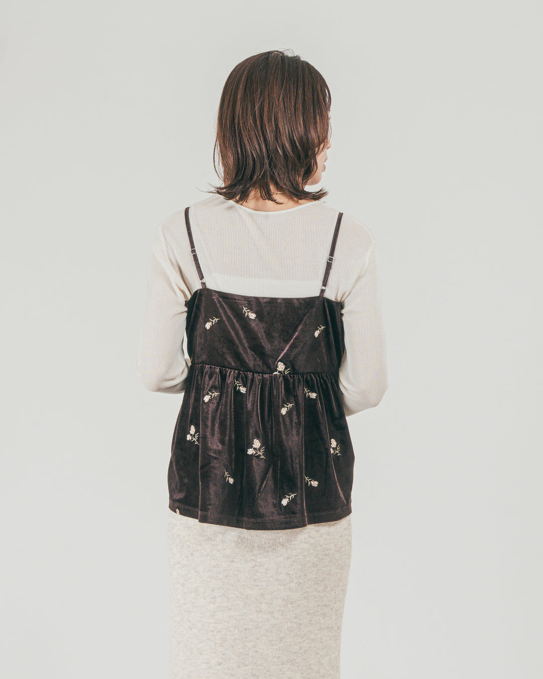 ［SET］Flower刺繍 ベロアペプラムキャミ + モヘア Narrowニットスカート（2SET）