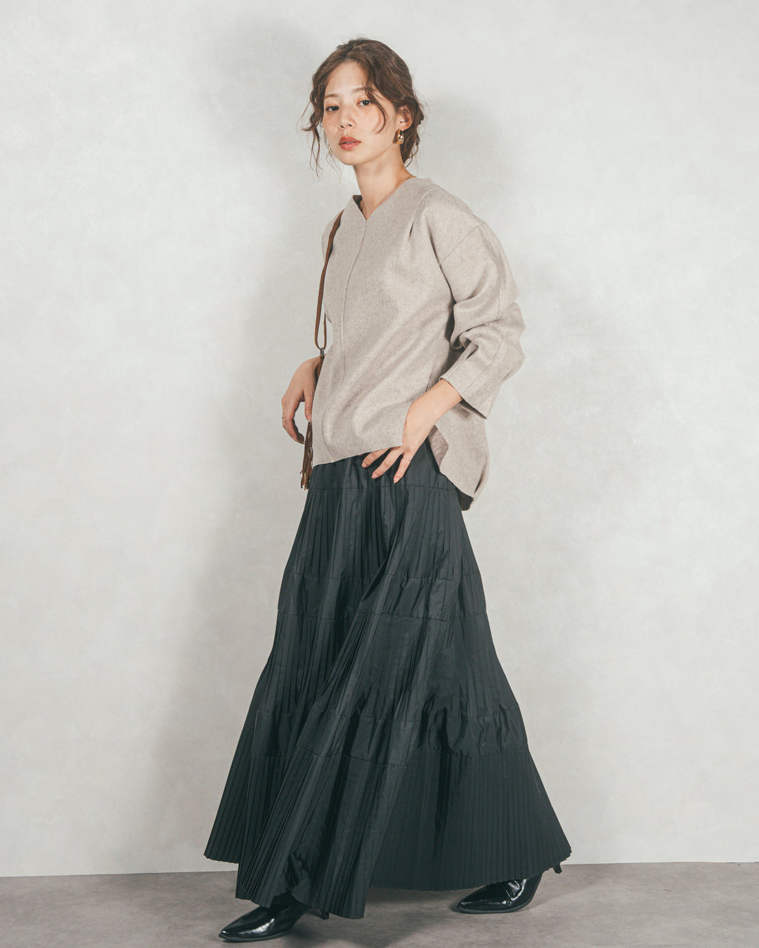 ［SET］Smoothニットソー Vネックプルオーバー+プリーツティアードLongスカート