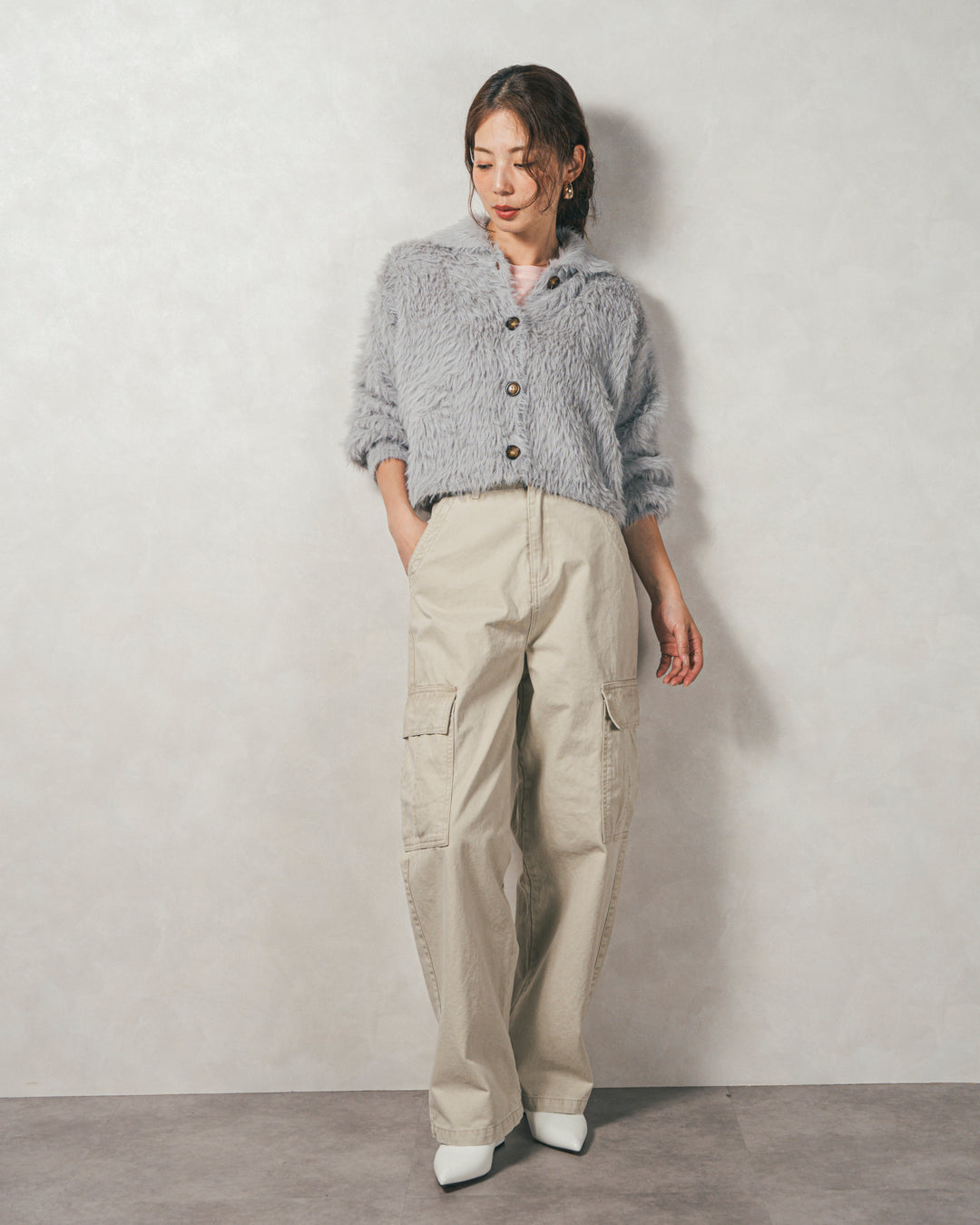 ［SET］フェザーヤーン 衿付きカーディガン+ピグメントツイルカーゴパンツ（2SET）
