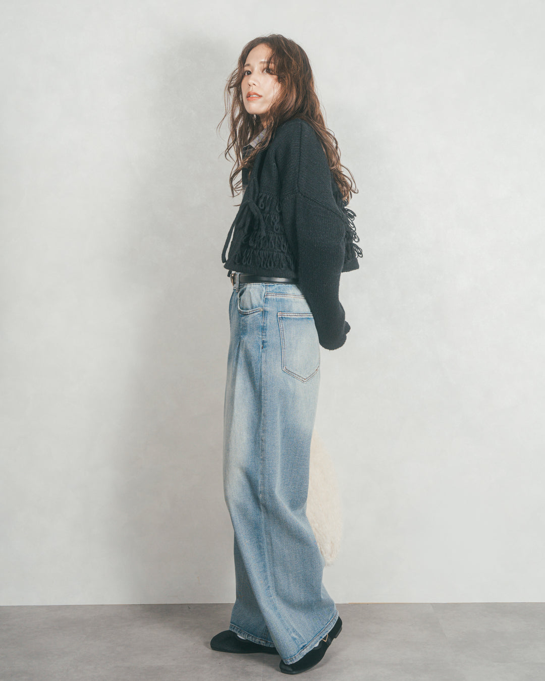 ［SET］ループ編みフリンジカーディガン+ワイドTuckイージーデニム（2SET）