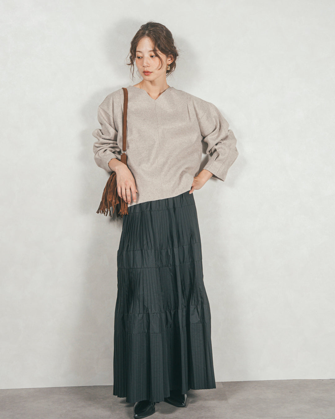 ［SET］Smoothニットソー Vネックプルオーバー+プリーツティアードLongスカート
