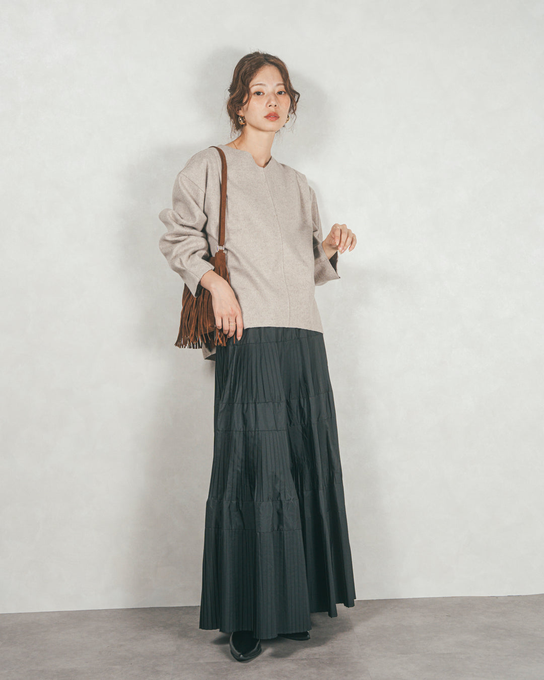 ［SET］Smoothニットソー Vネックプルオーバー+プリーツティアードLongスカート