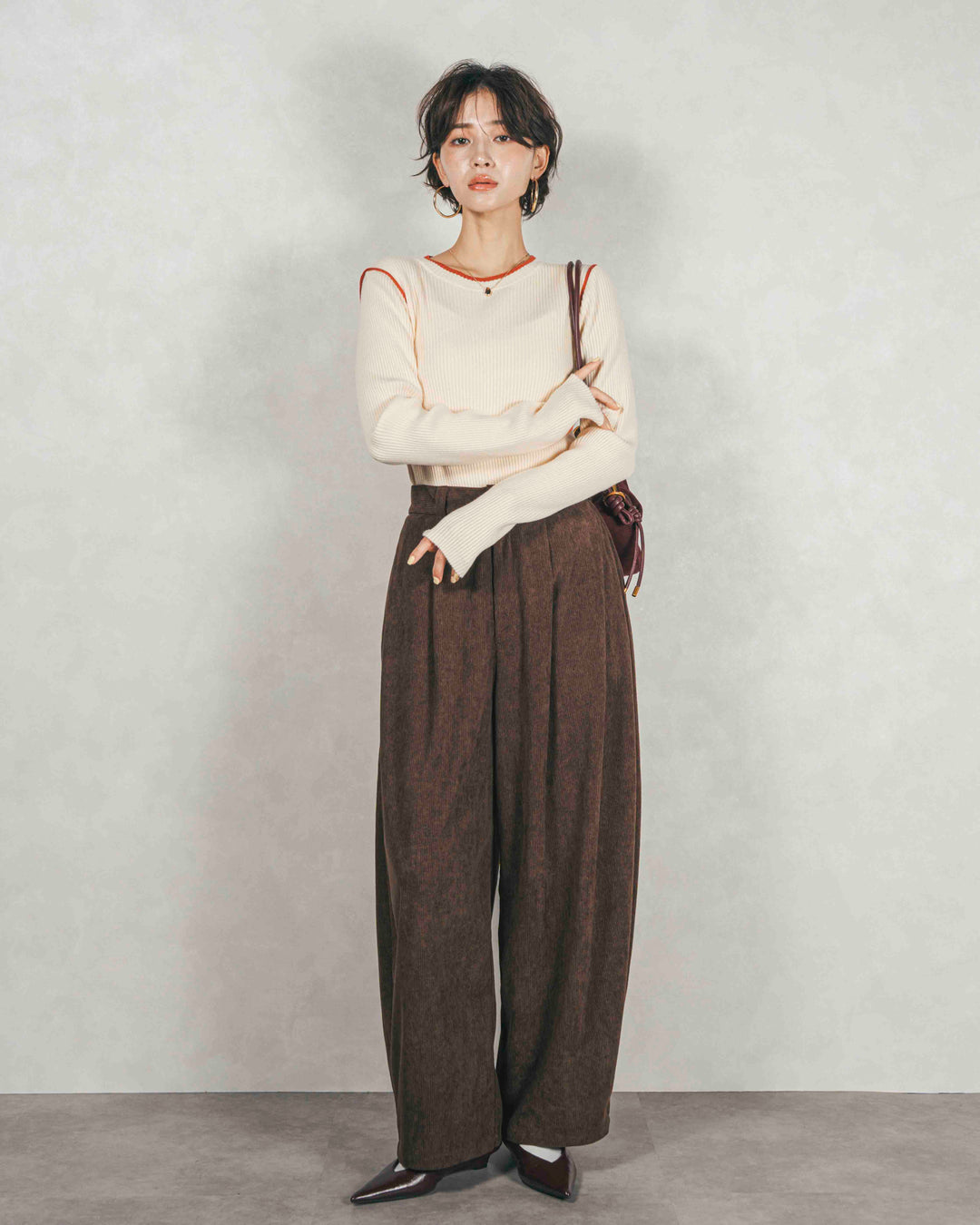 バイカラークルーネックニットトップス（IVORY x ORENGE）