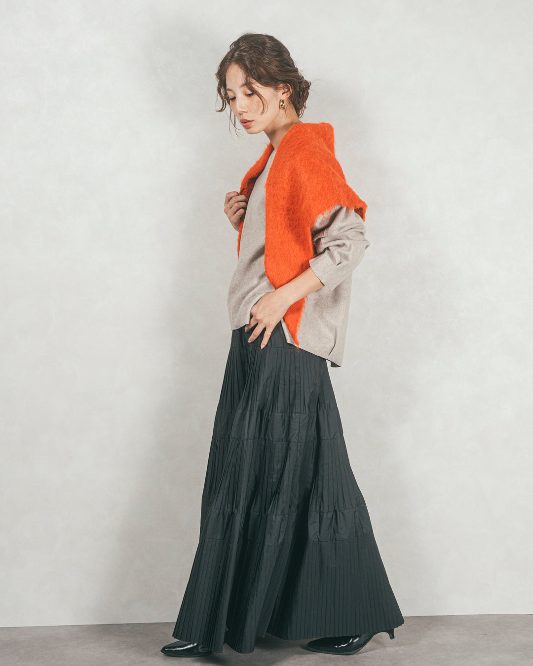 ［SET］Smoothニットソー Vネックプルオーバー+プリーツティアードLongスカート