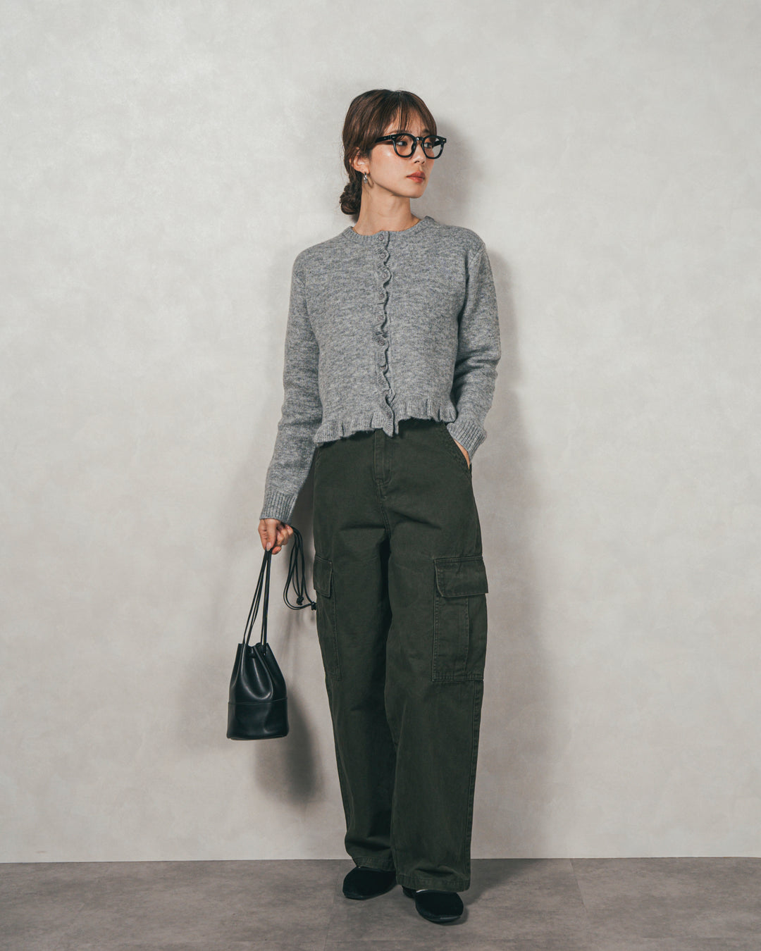 ［SET］フロントフリルメランジニットカーデ+ピグメントツイルカーゴパンツ（2SET）