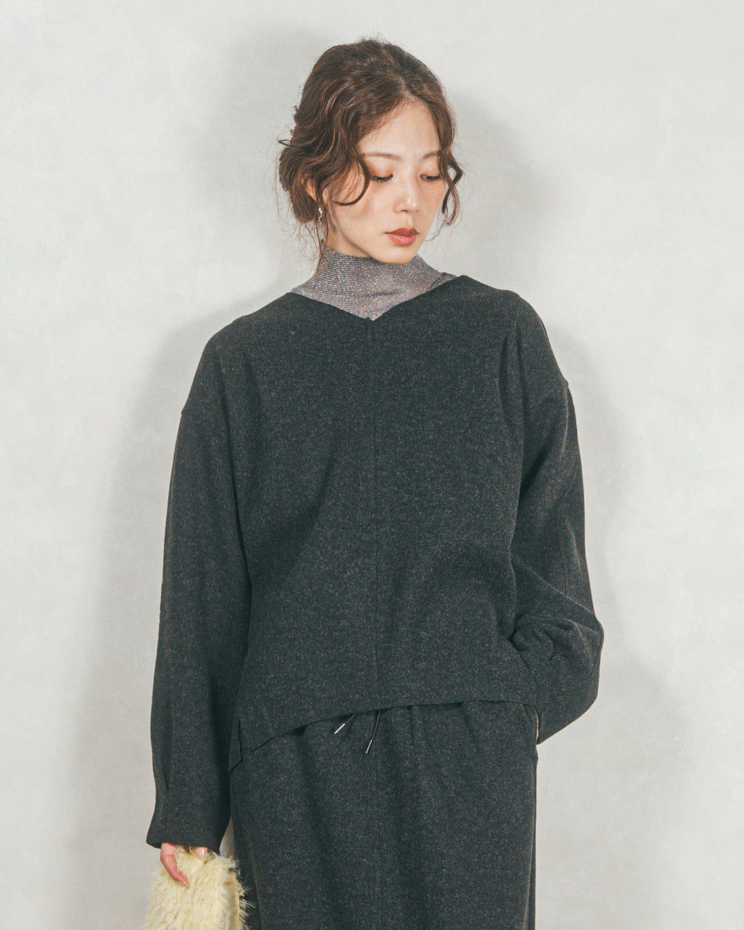 Smoothニットソー Vネックプルオーバー (CHARCOAL)