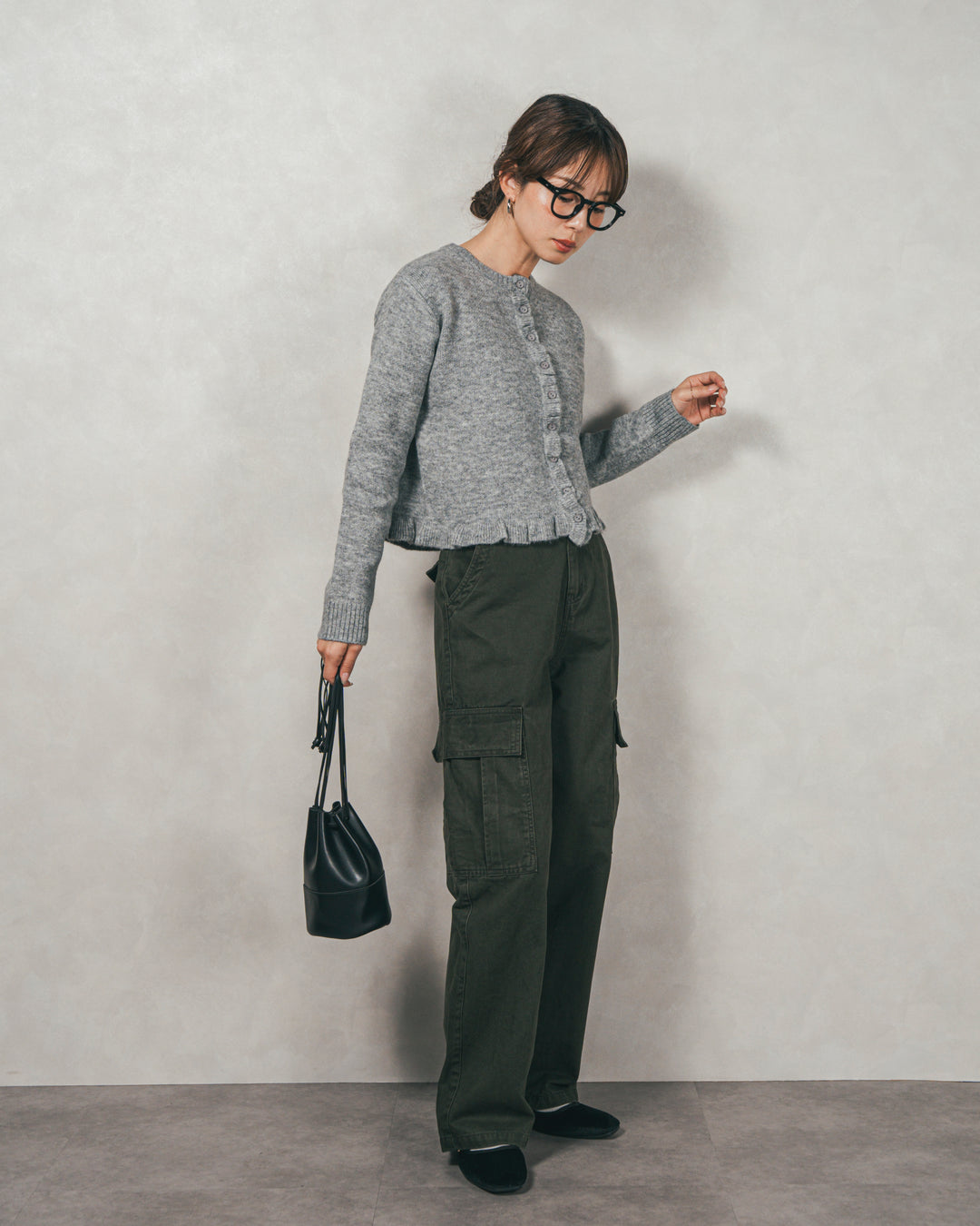 ［SET］フロントフリルメランジニットカーデ+ピグメントツイルカーゴパンツ（2SET）