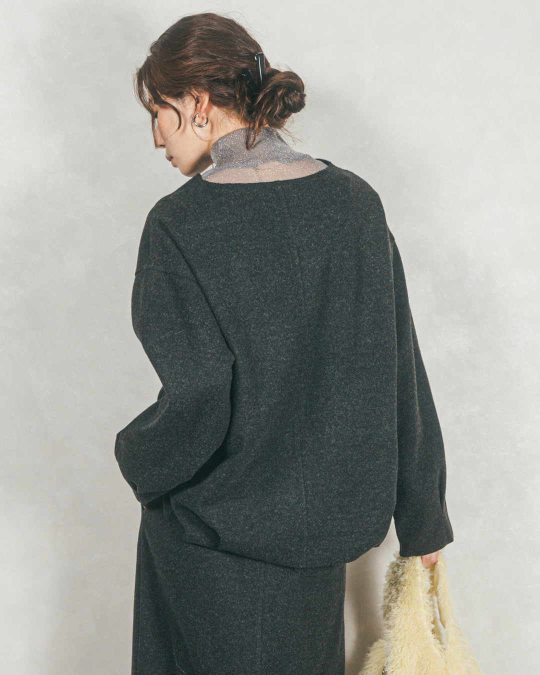 Smoothニットソー Vネックプルオーバー (CHARCOAL)