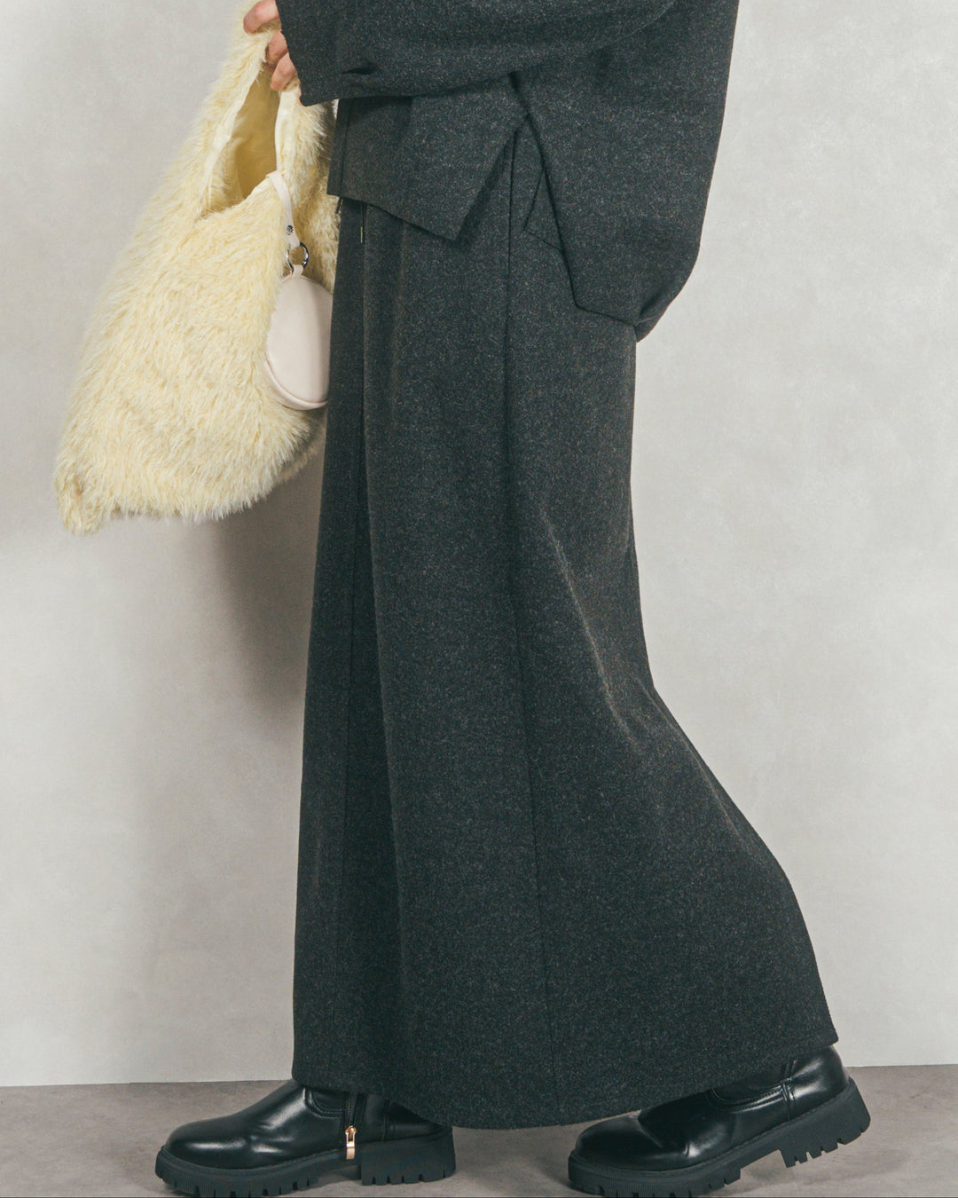 Smoothニットソー Narrowスカート (CHARCOAL)