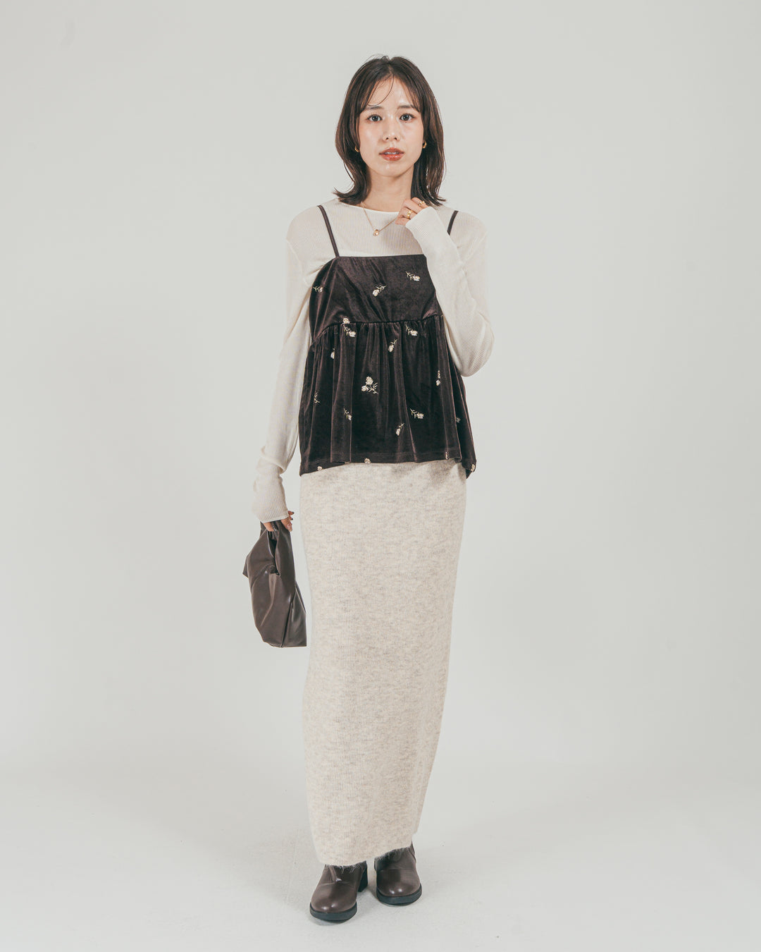 ［SET］Flower刺繍 ベロアペプラムキャミ + モヘア Narrowニットスカート（2SET）