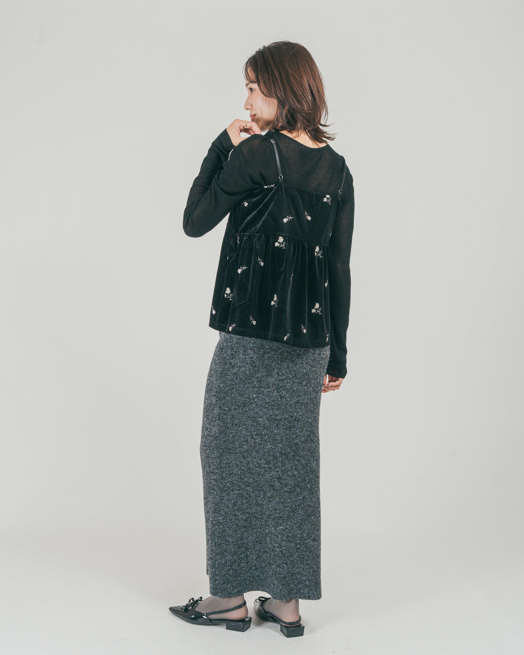 ［SET］Flower刺繍 ベロアペプラムキャミ + モヘア Narrowニットスカート（2SET）
