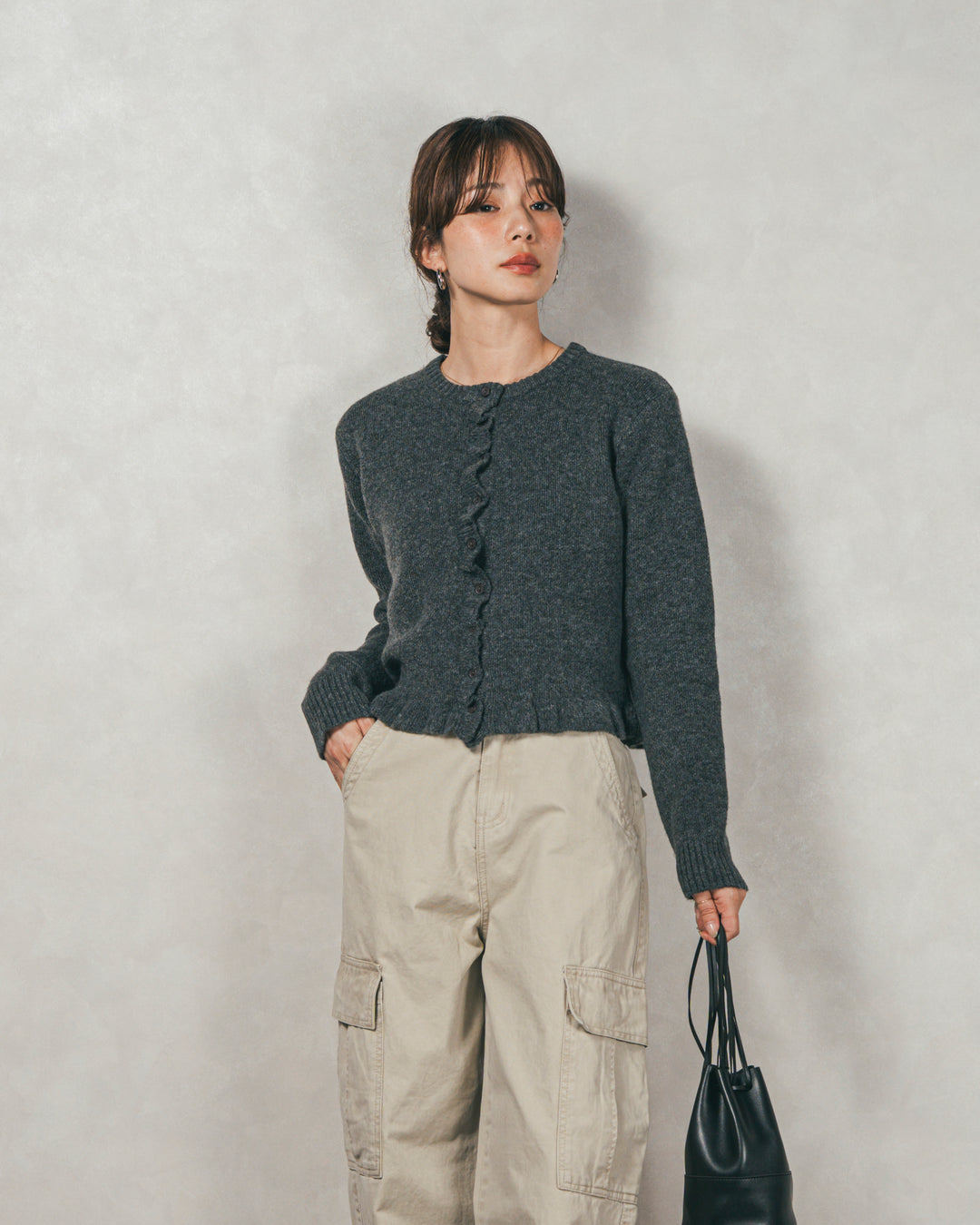 ［SET］フロントフリルメランジニットカーデ+ピグメントツイルカーゴパンツ（2SET）