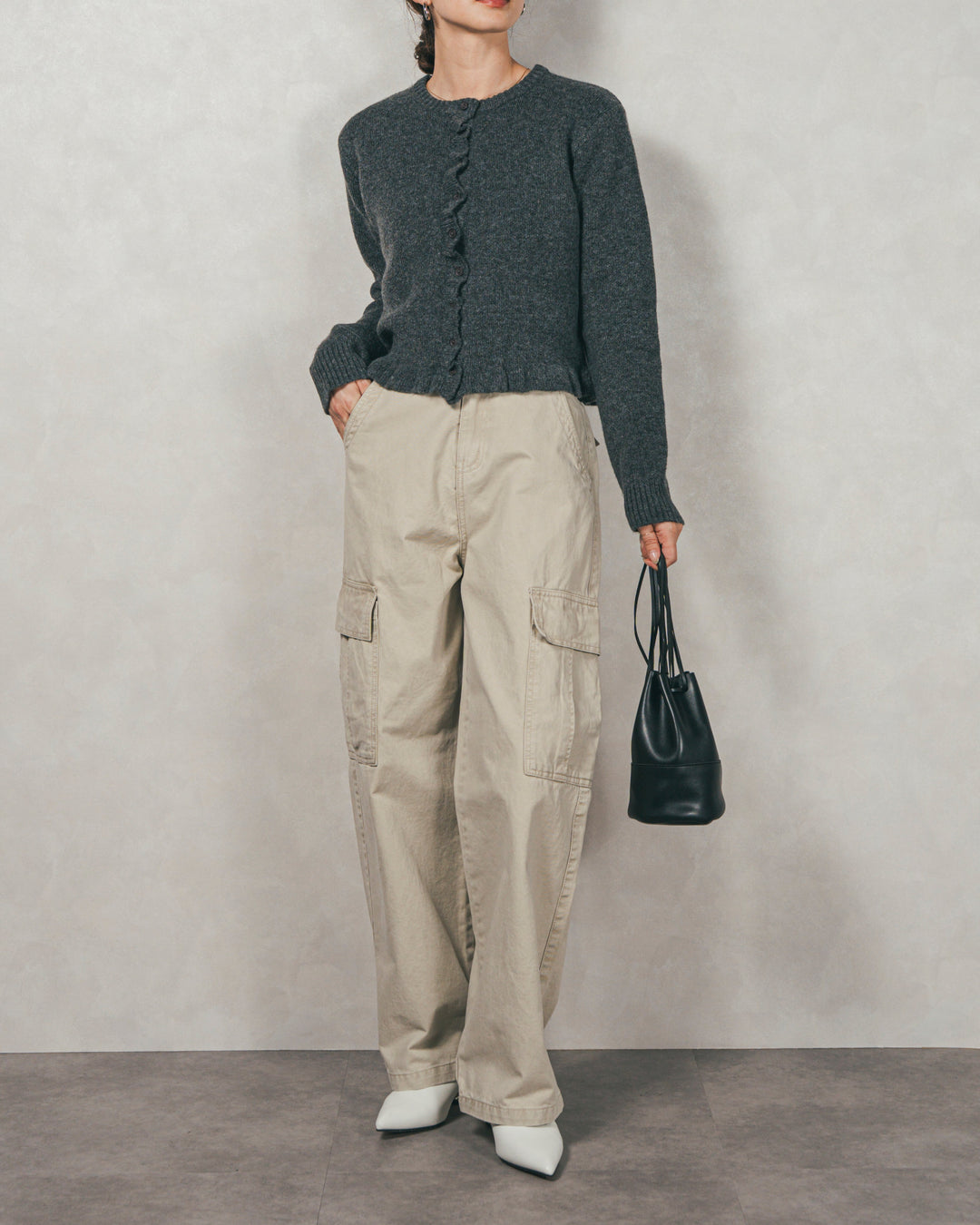 ［SET］フロントフリルメランジニットカーデ+ピグメントツイルカーゴパンツ（2SET）