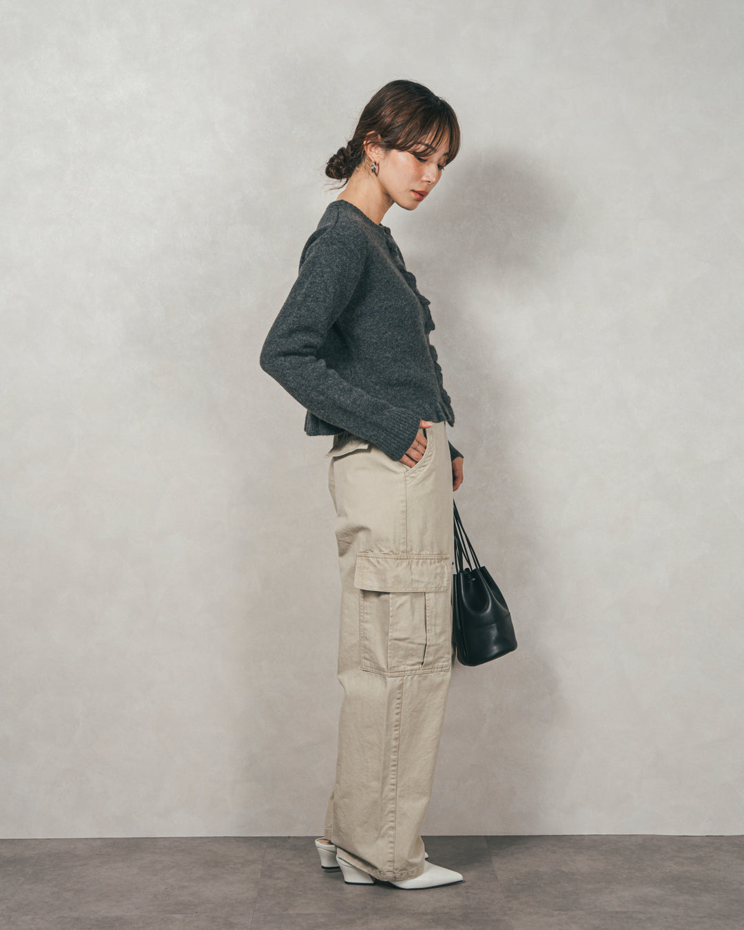 ［SET］フロントフリルメランジニットカーデ+ピグメントツイルカーゴパンツ（2SET）