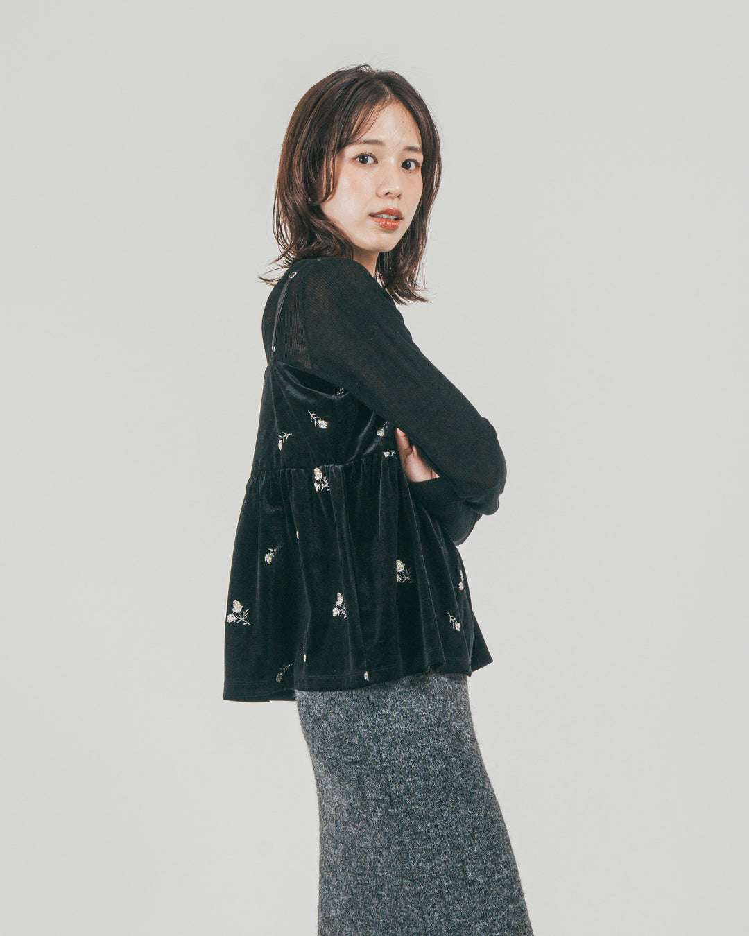 ［SET］Flower刺繍 ベロアペプラムキャミ + モヘア Narrowニットスカート（2SET）