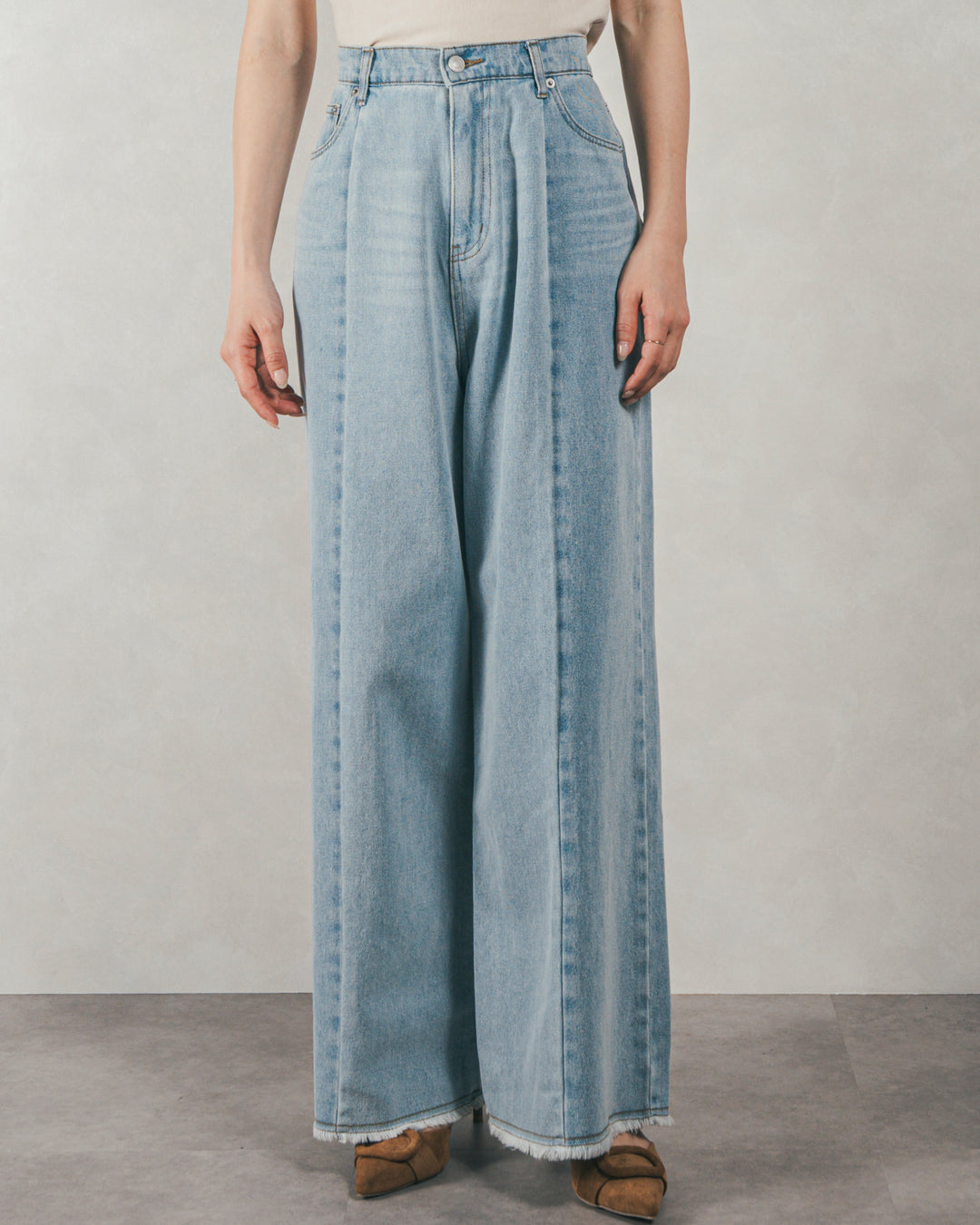 ［SET］Flowerプリントフリルブラウス + 10oz ニュアンスバイカラー リラックスワイドデニム（2SET）